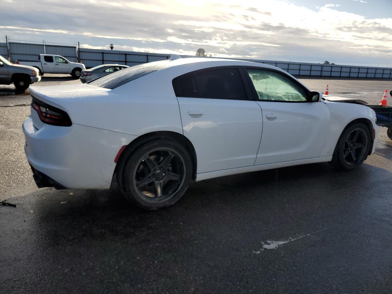 Photo 2 VIN: 2C3CDXHG9FH721597 - DODGE CHARGER 