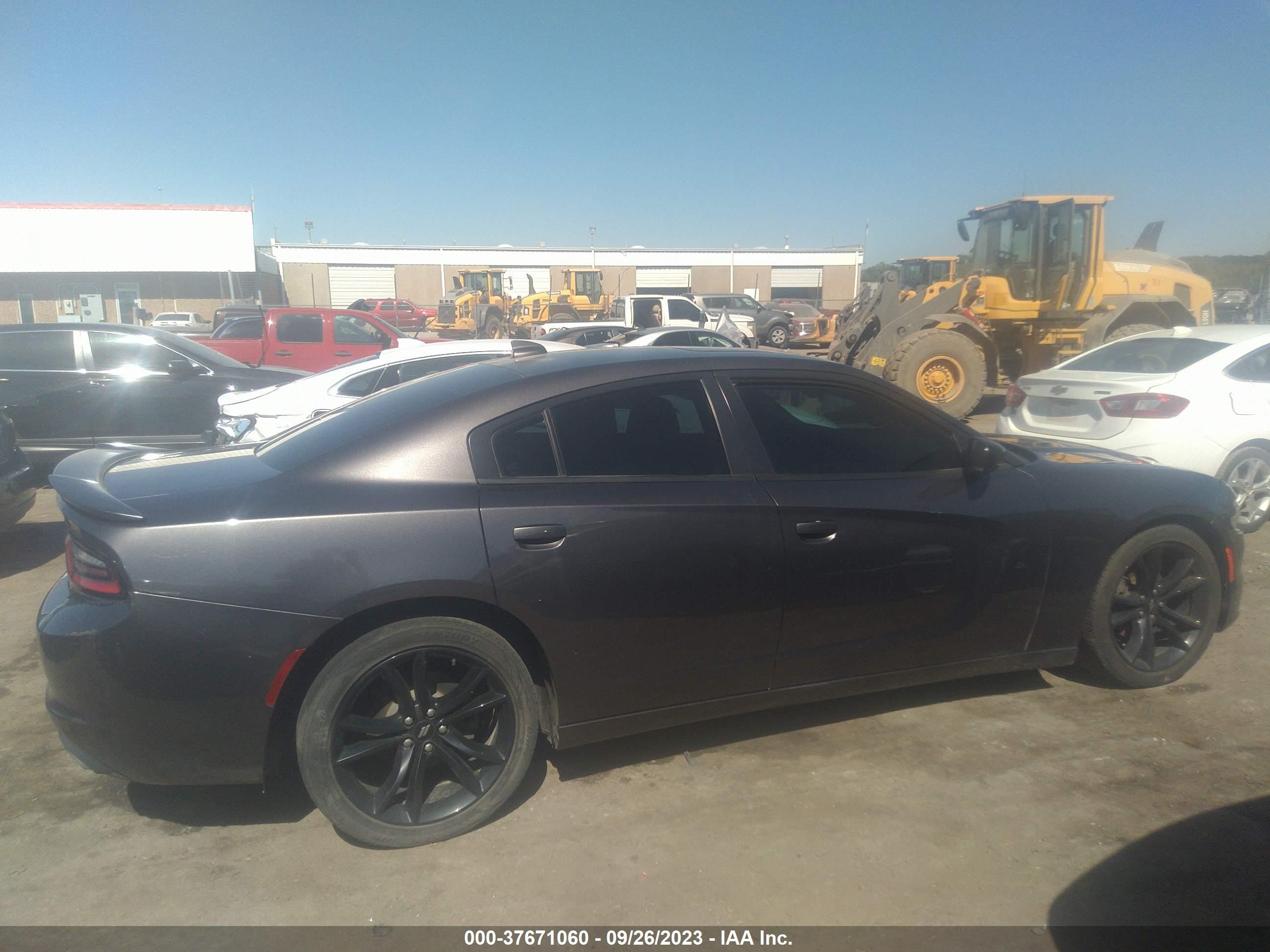 Photo 11 VIN: 2C3CDXHGXHH537823 - DODGE CHARGER 