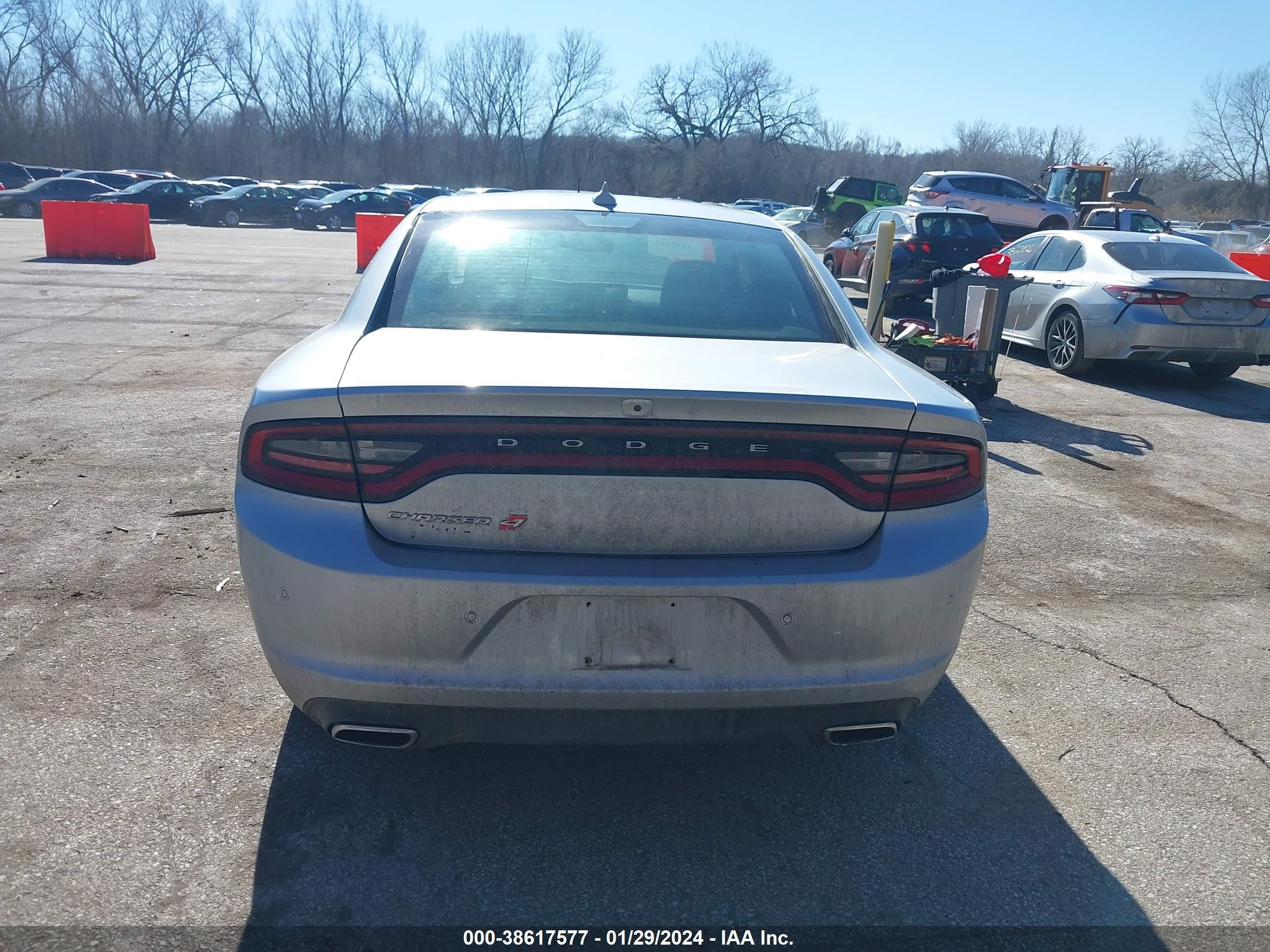 Photo 15 VIN: 2C3CDXJG6NH146741 - DODGE CHARGER 