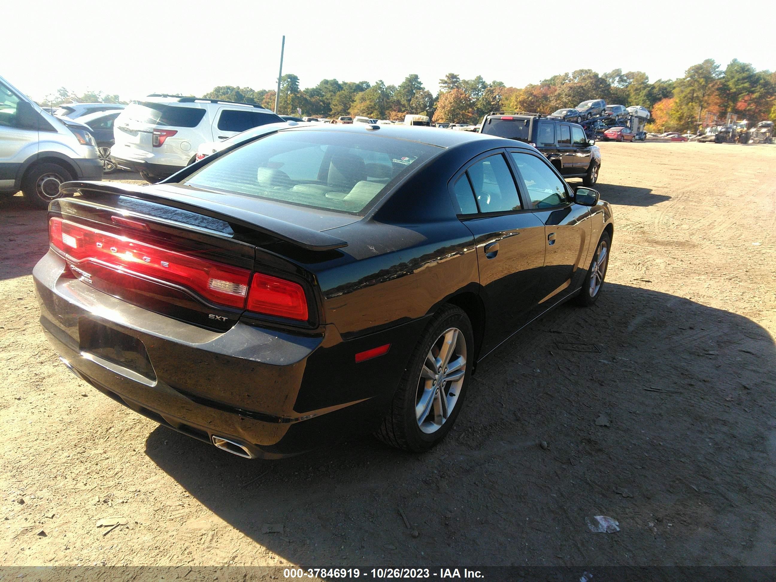 Photo 3 VIN: 2C3CDXJG7EH303631 - DODGE CHARGER 