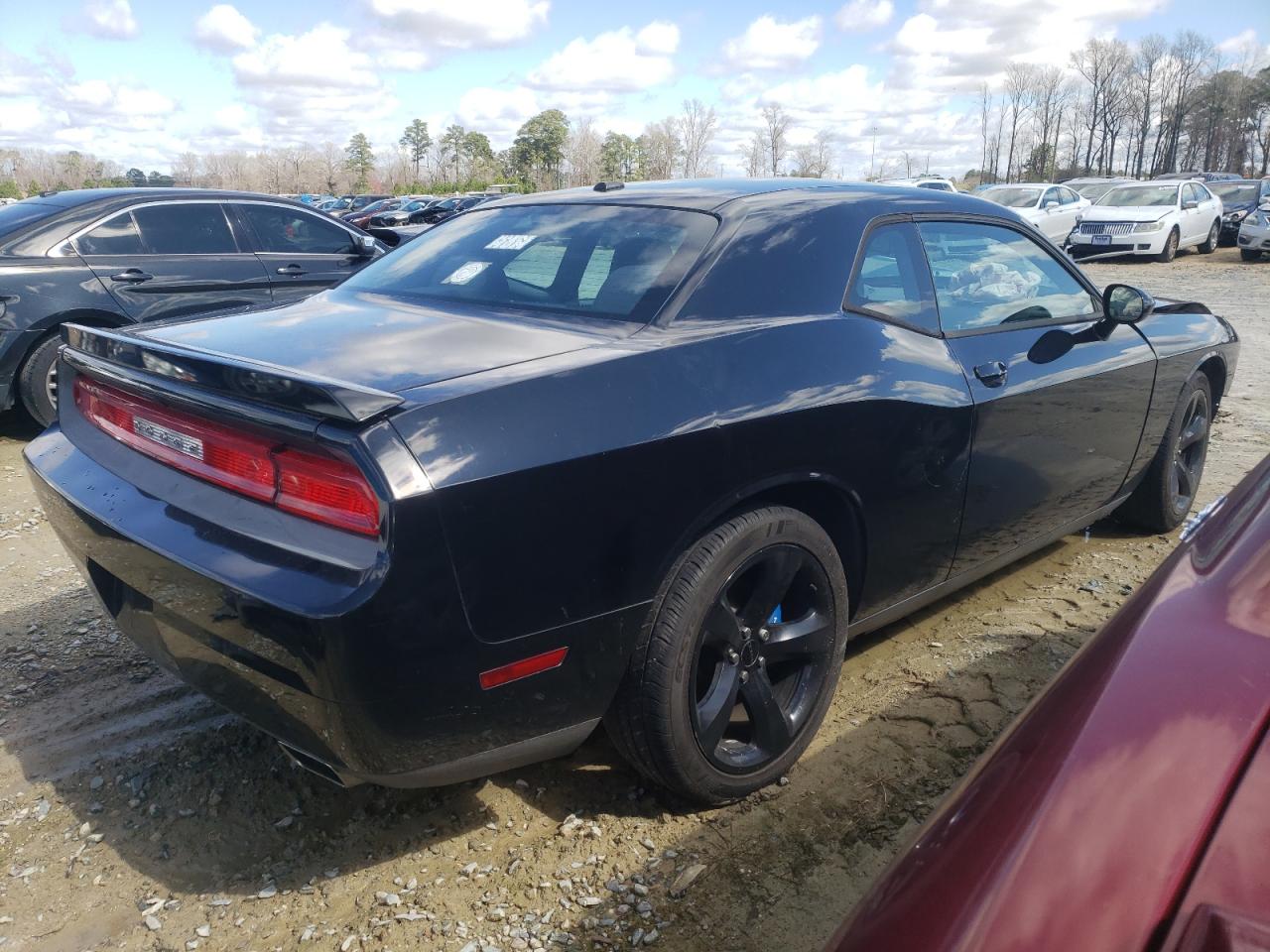 Photo 2 VIN: 2C3CDYAG0DH646253 - DODGE CHALLENGER 