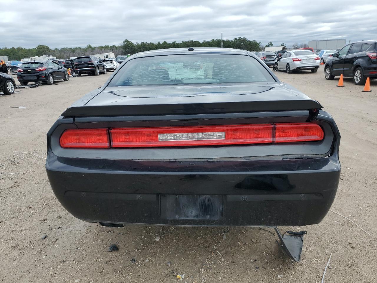 Photo 5 VIN: 2C3CDYAG0EH294745 - DODGE CHALLENGER 