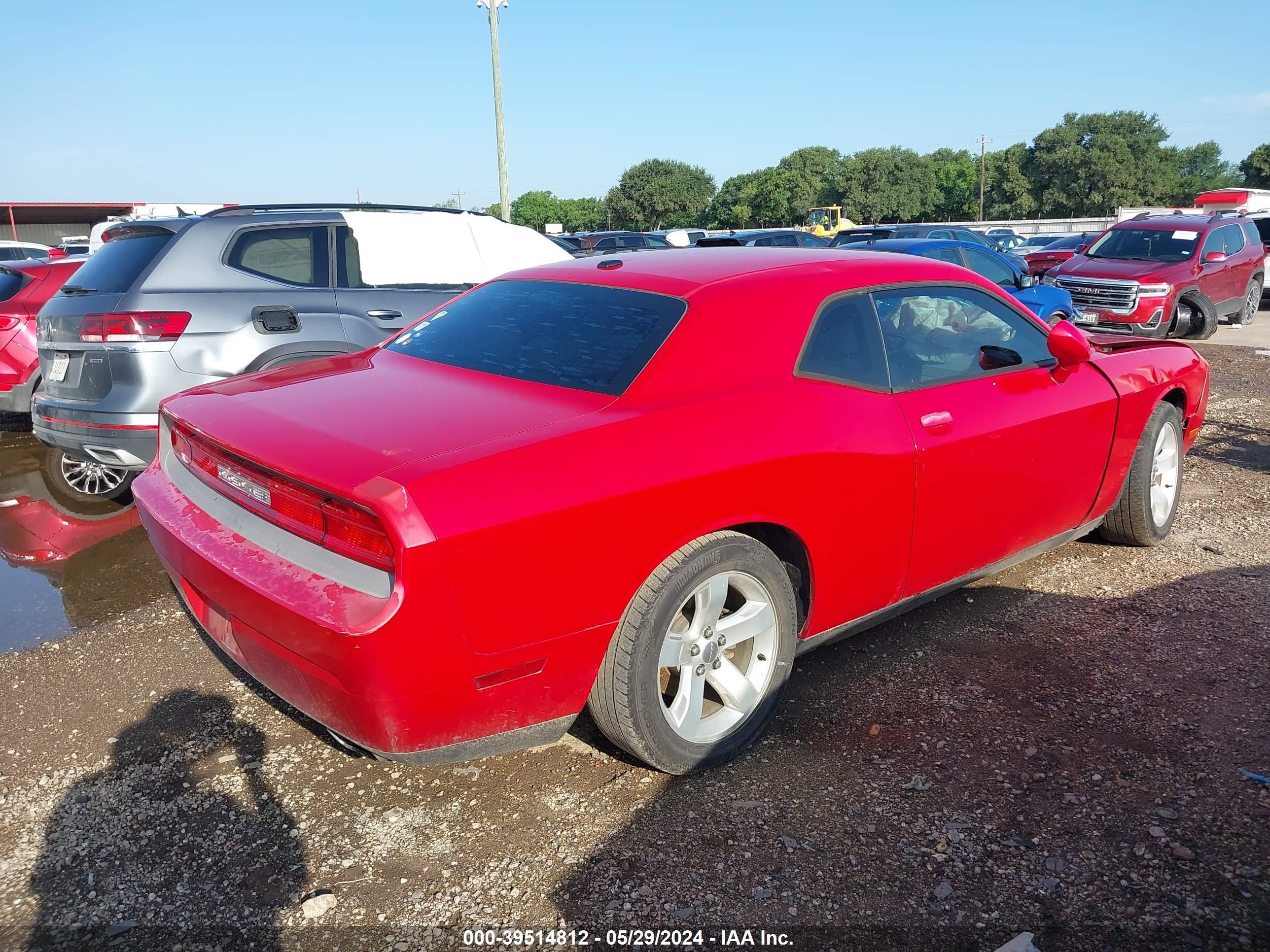 Photo 3 VIN: 2C3CDYAG1CH121216 - DODGE CHALLENGER 