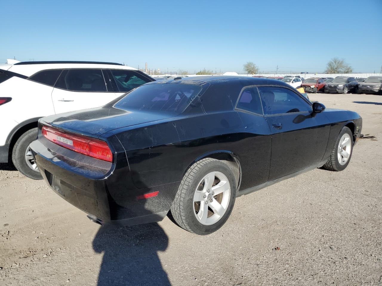 Photo 2 VIN: 2C3CDYAG1DH569845 - DODGE CHALLENGER 