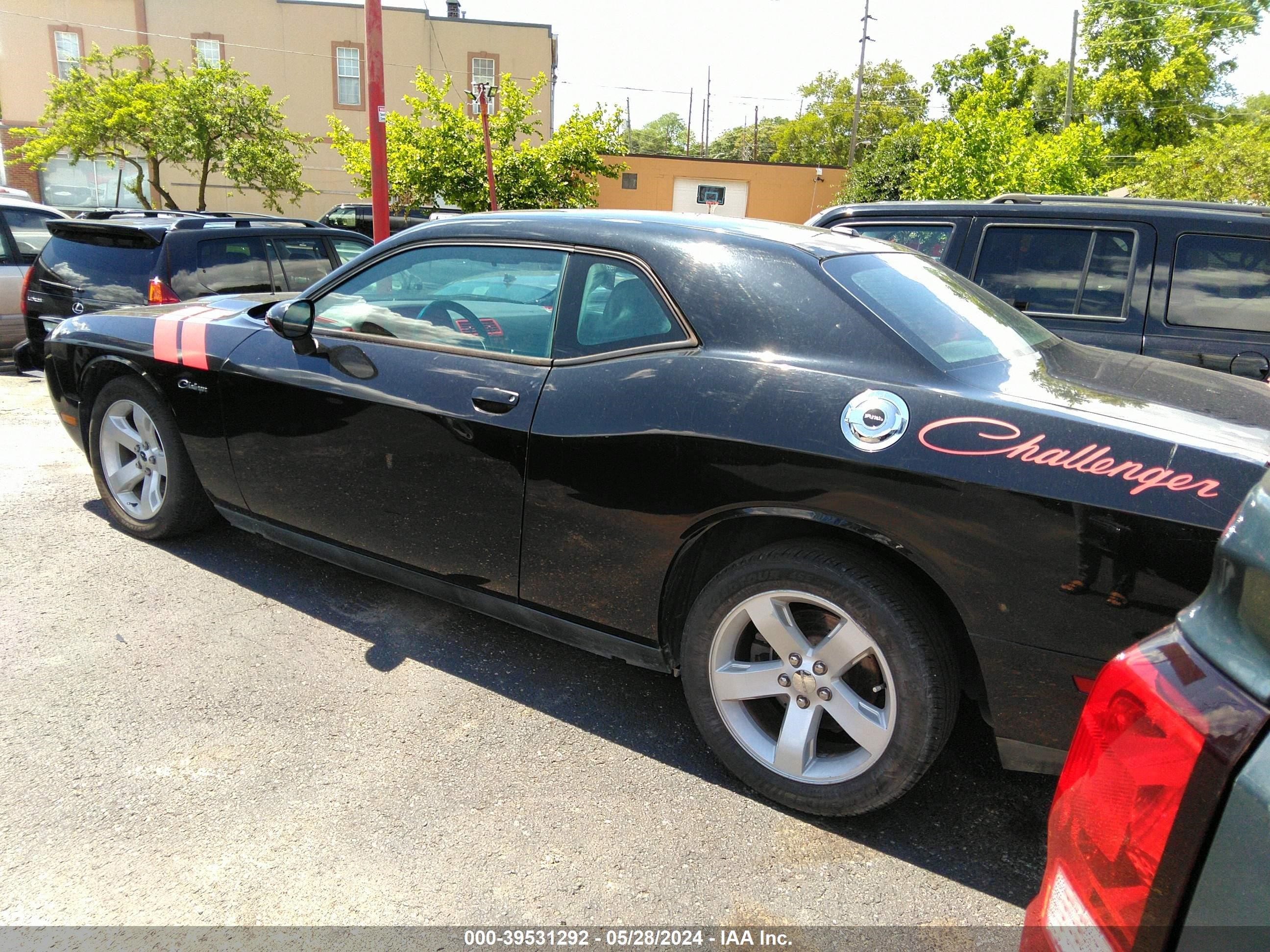 Photo 2 VIN: 2C3CDYAG1EH311178 - DODGE CHALLENGER 