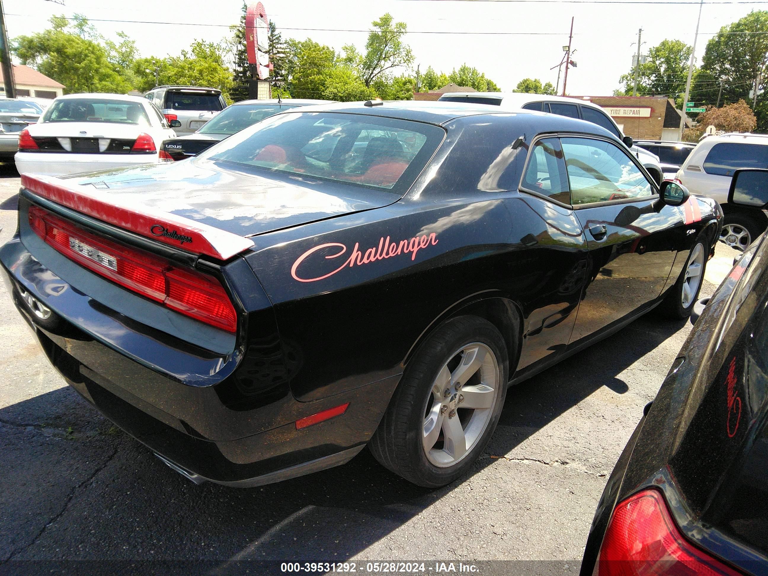 Photo 3 VIN: 2C3CDYAG1EH311178 - DODGE CHALLENGER 