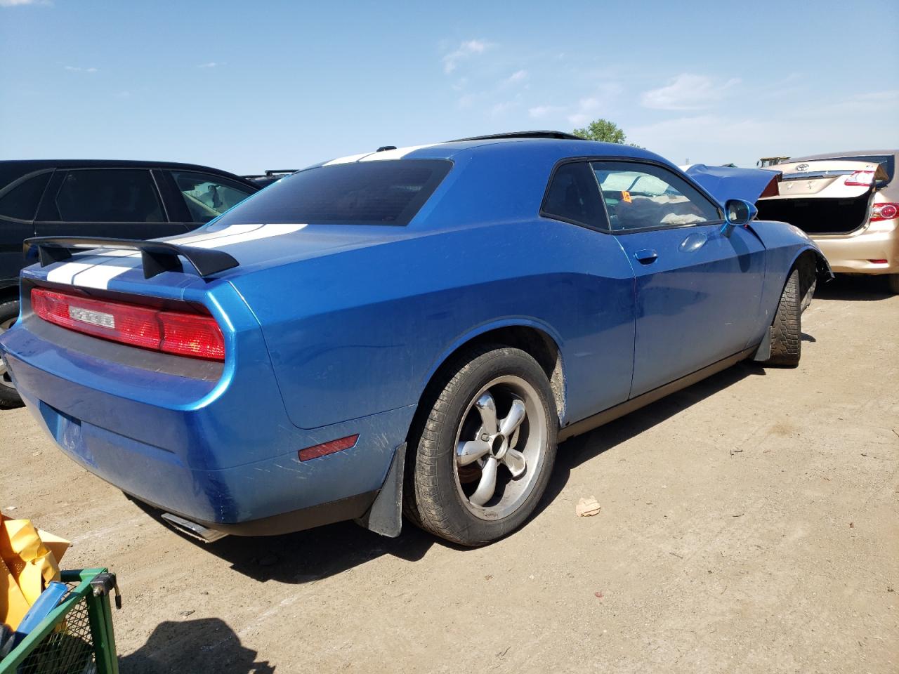 Photo 2 VIN: 2C3CDYAG2CH104229 - DODGE CHALLENGER 