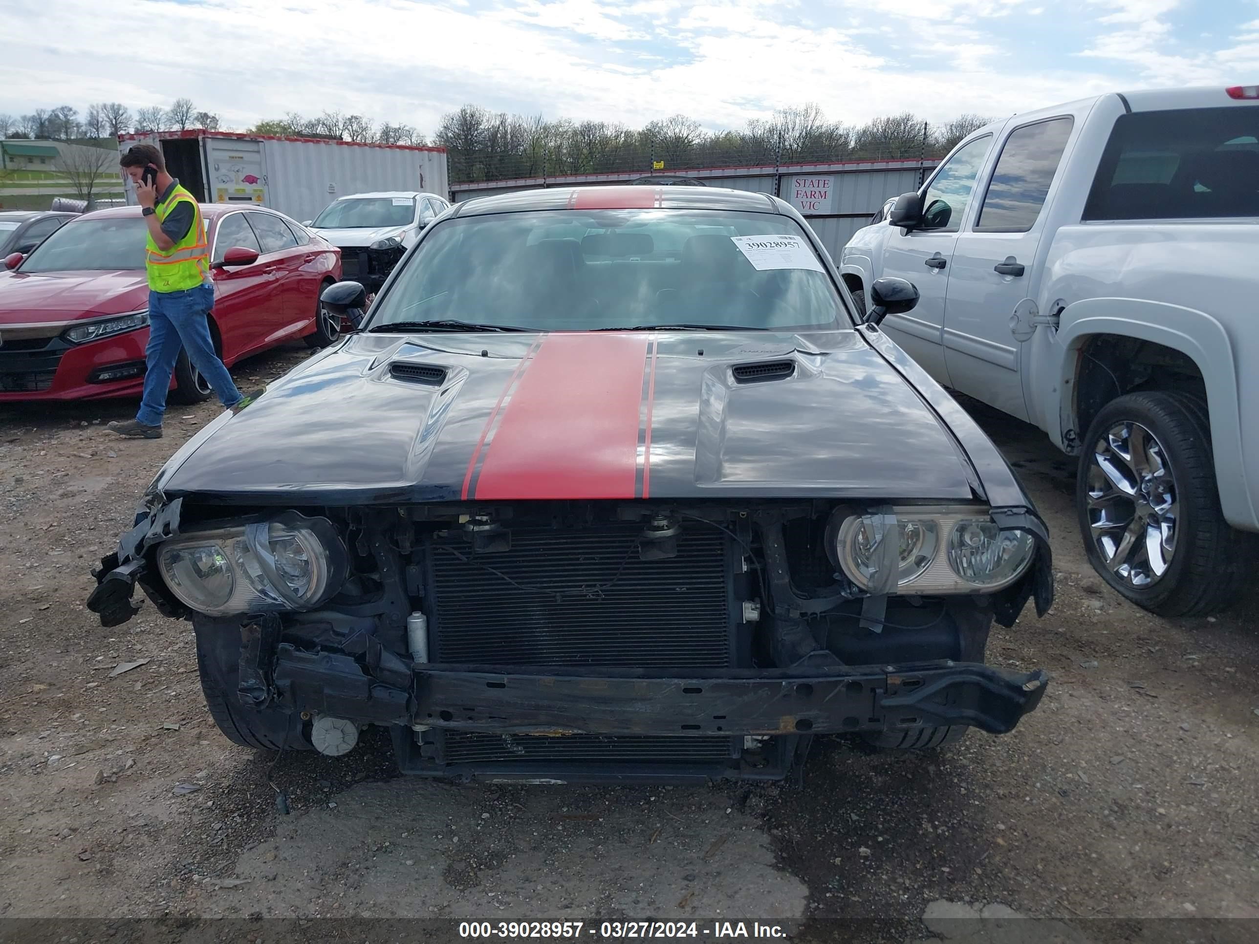 Photo 11 VIN: 2C3CDYAG2CH315950 - DODGE CHALLENGER 