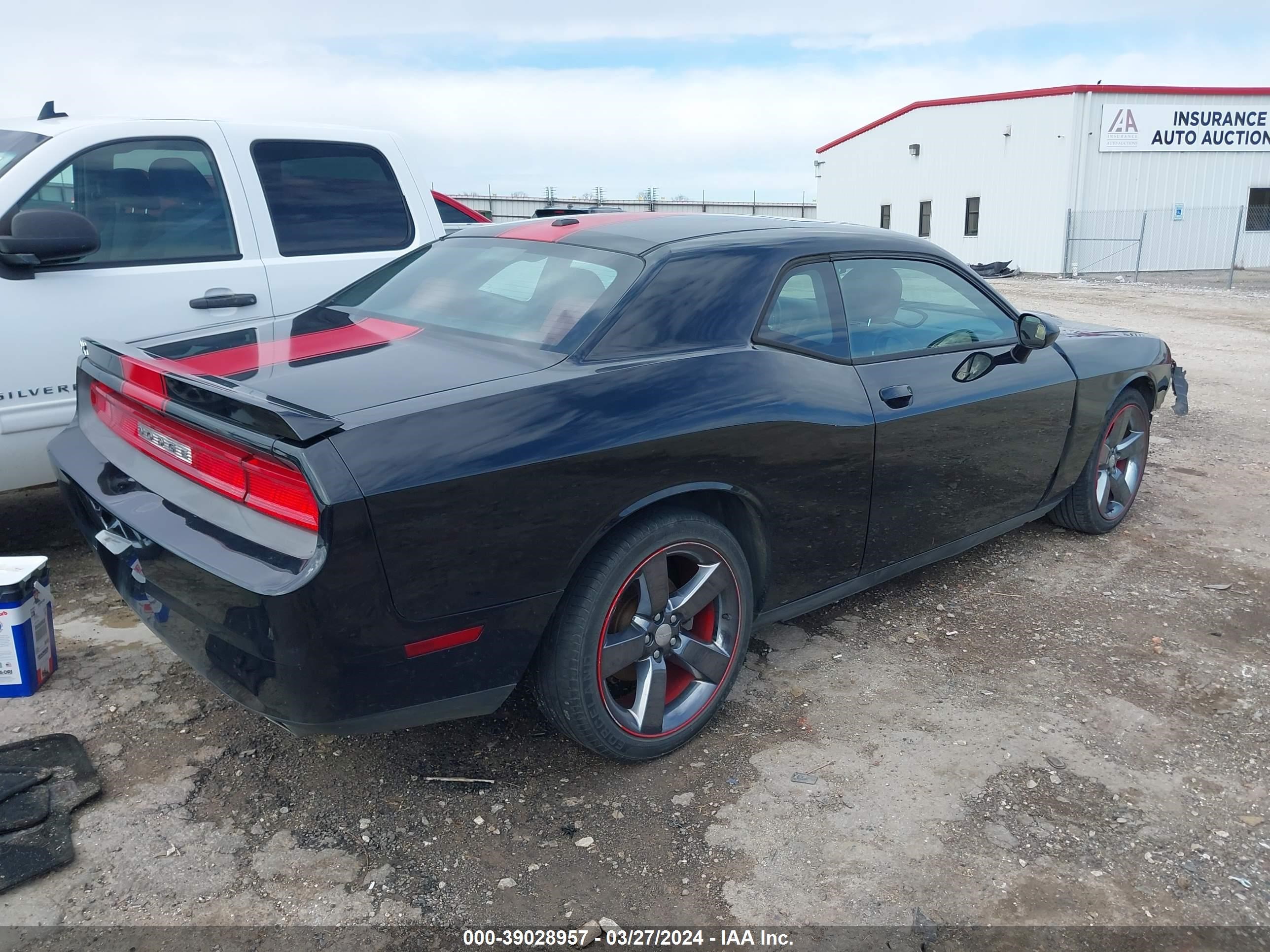 Photo 3 VIN: 2C3CDYAG2CH315950 - DODGE CHALLENGER 