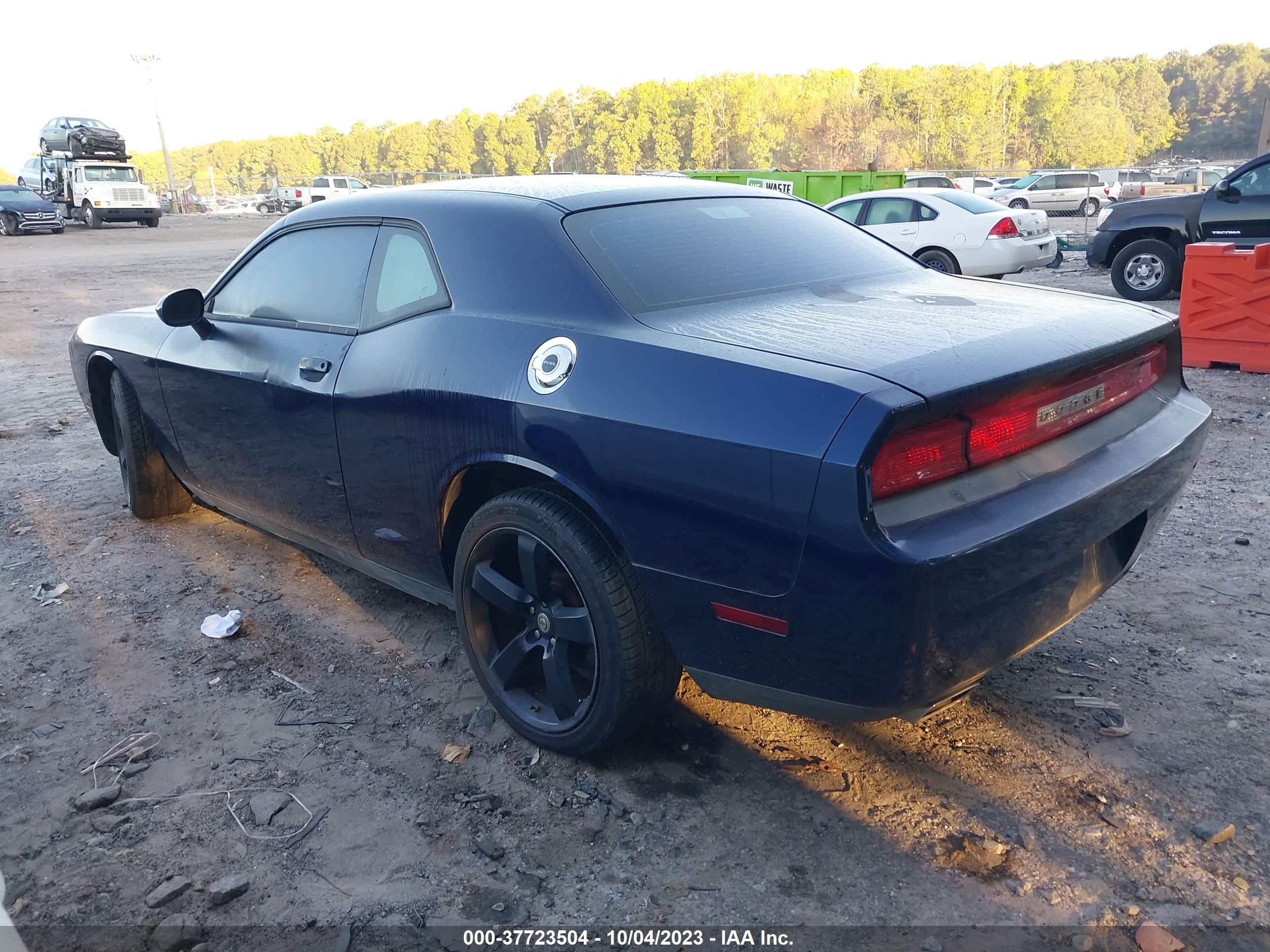 Photo 2 VIN: 2C3CDYAG2DH632595 - DODGE CHALLENGER 