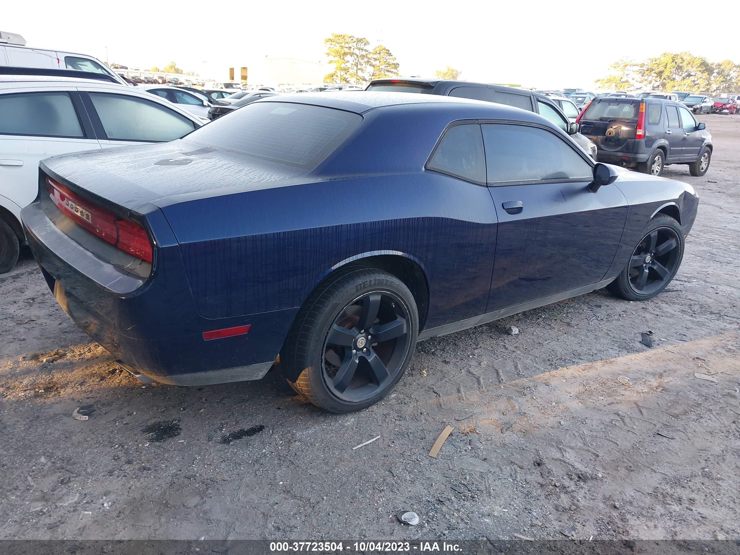 Photo 3 VIN: 2C3CDYAG2DH632595 - DODGE CHALLENGER 