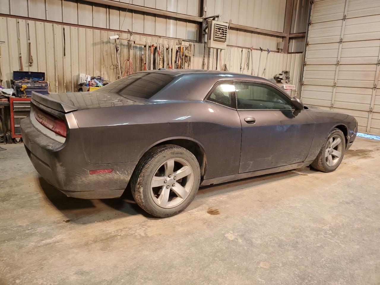 Photo 2 VIN: 2C3CDYAG3DH674550 - DODGE CHALLENGER 