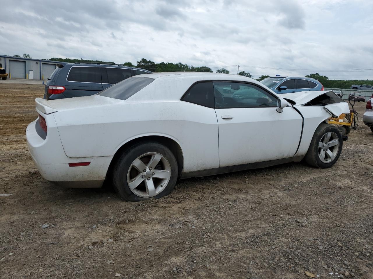 Photo 2 VIN: 2C3CDYAG4DH530537 - DODGE CHALLENGER 