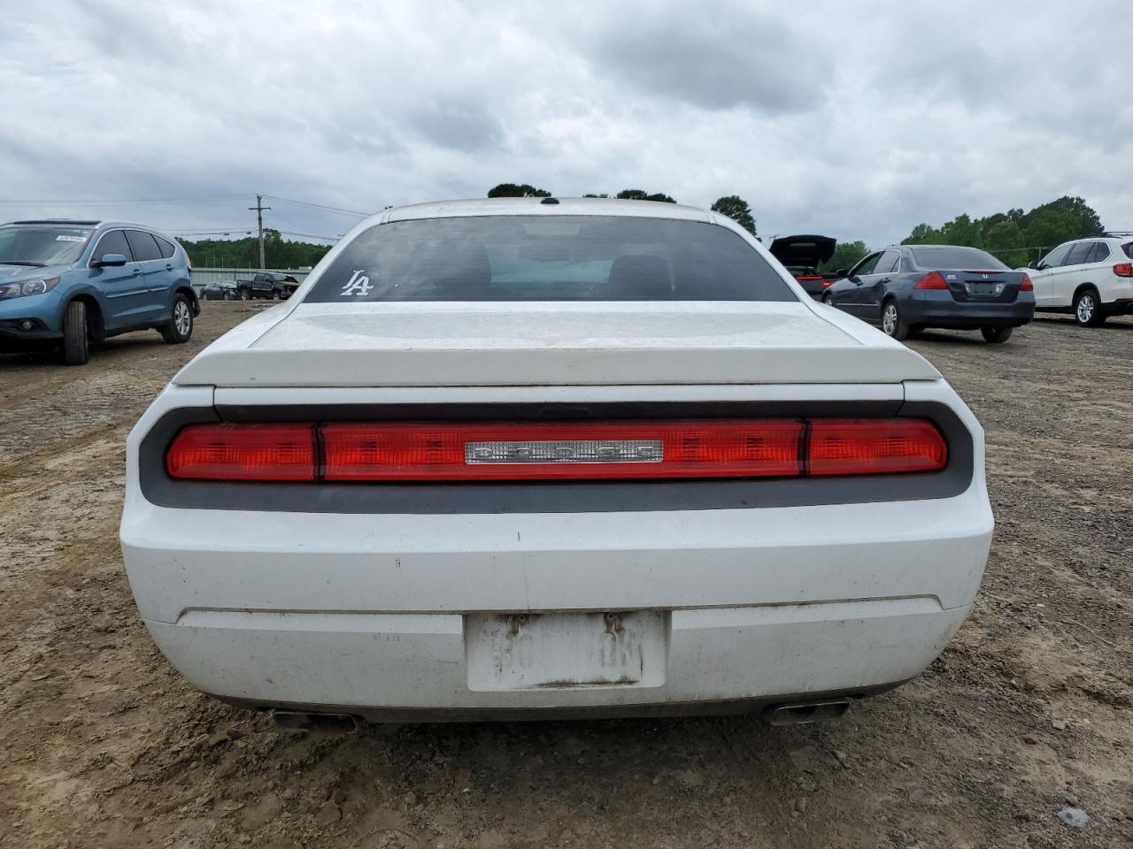 Photo 5 VIN: 2C3CDYAG4DH530537 - DODGE CHALLENGER 