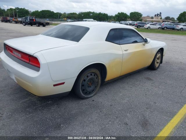 Photo 3 VIN: 2C3CDYAG4DH607178 - DODGE CHALLENGER 