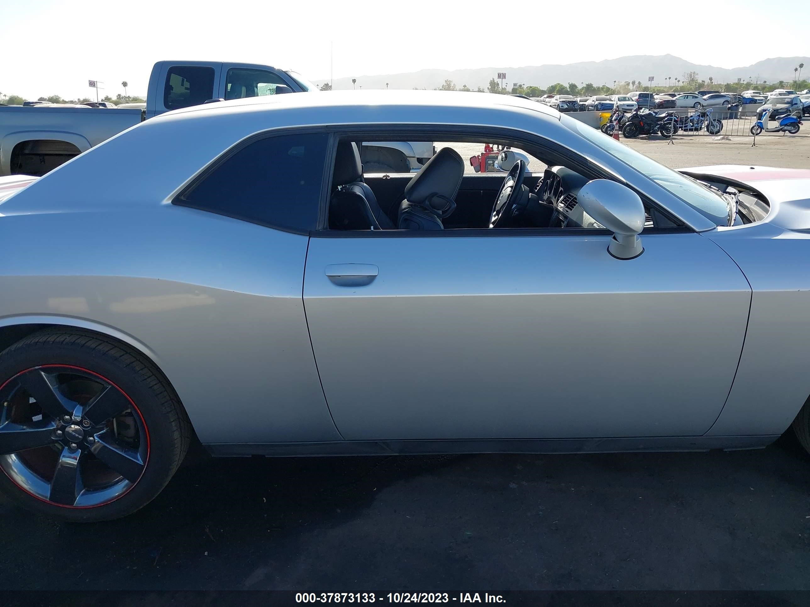 Photo 13 VIN: 2C3CDYAG5CH259230 - DODGE CHALLENGER 