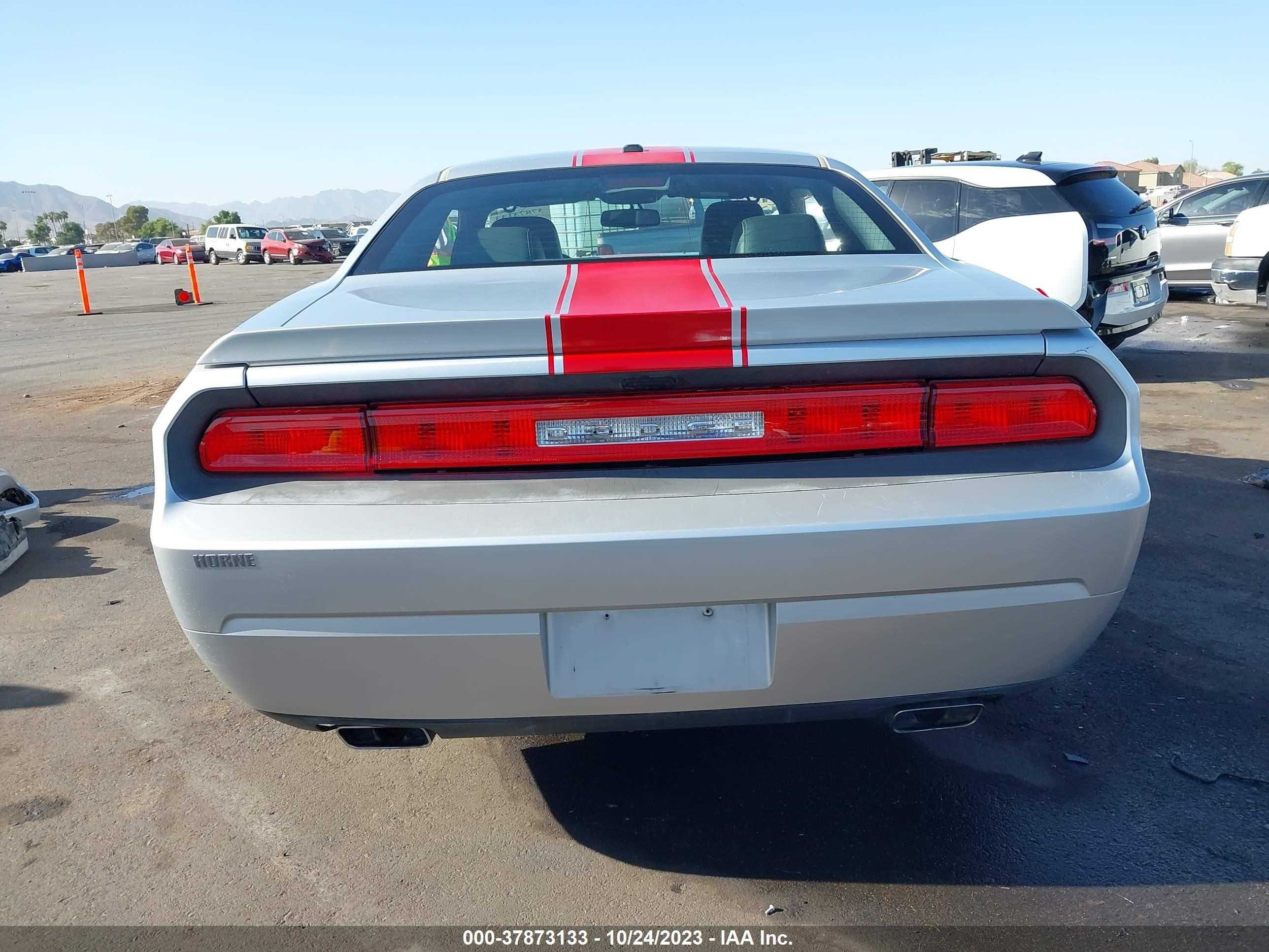 Photo 16 VIN: 2C3CDYAG5CH259230 - DODGE CHALLENGER 