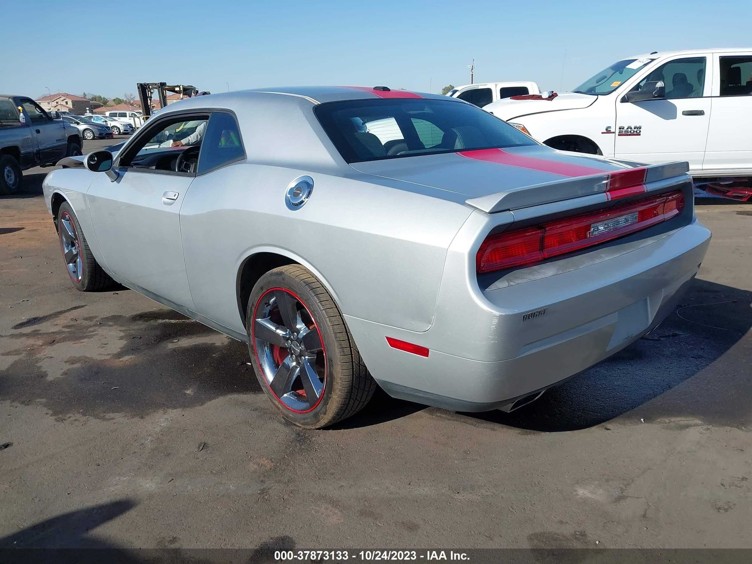 Photo 2 VIN: 2C3CDYAG5CH259230 - DODGE CHALLENGER 