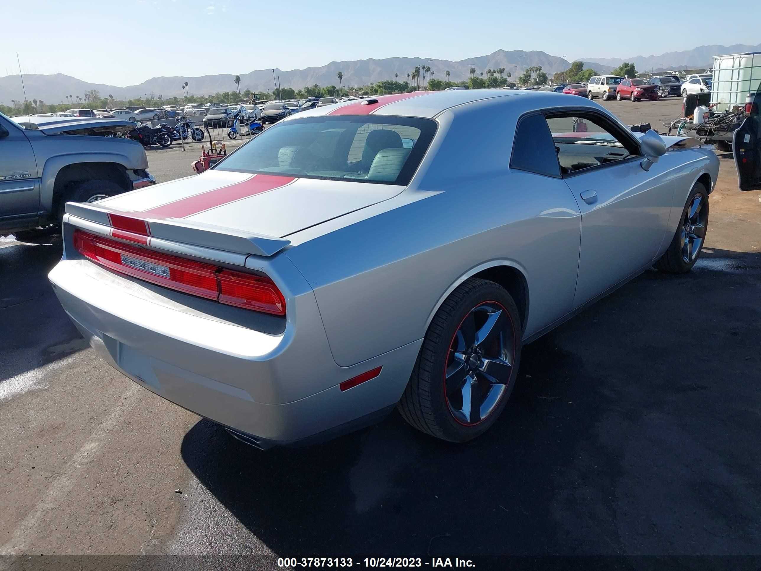 Photo 3 VIN: 2C3CDYAG5CH259230 - DODGE CHALLENGER 