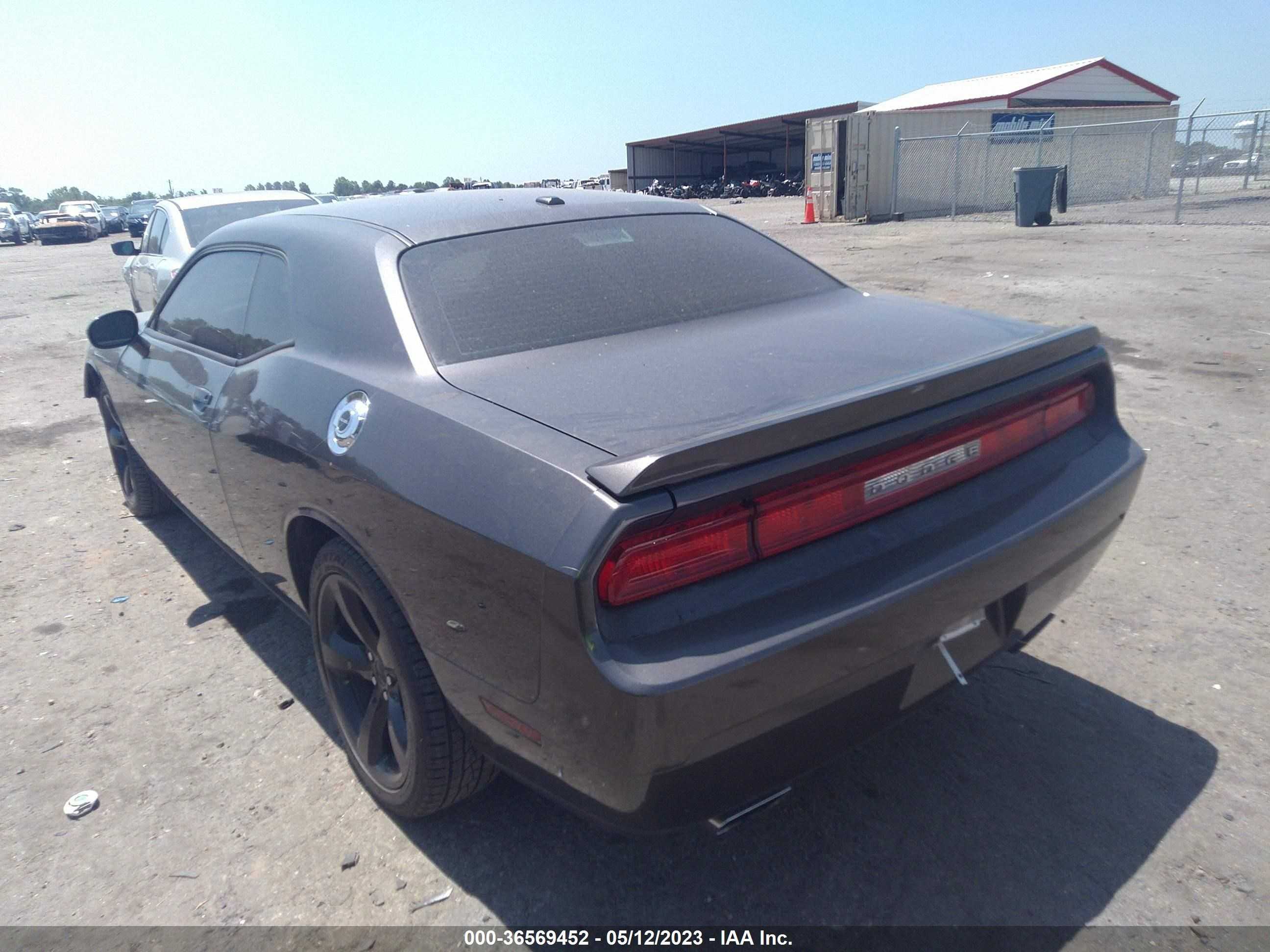 Photo 2 VIN: 2C3CDYAG5DH641758 - DODGE CHALLENGER 