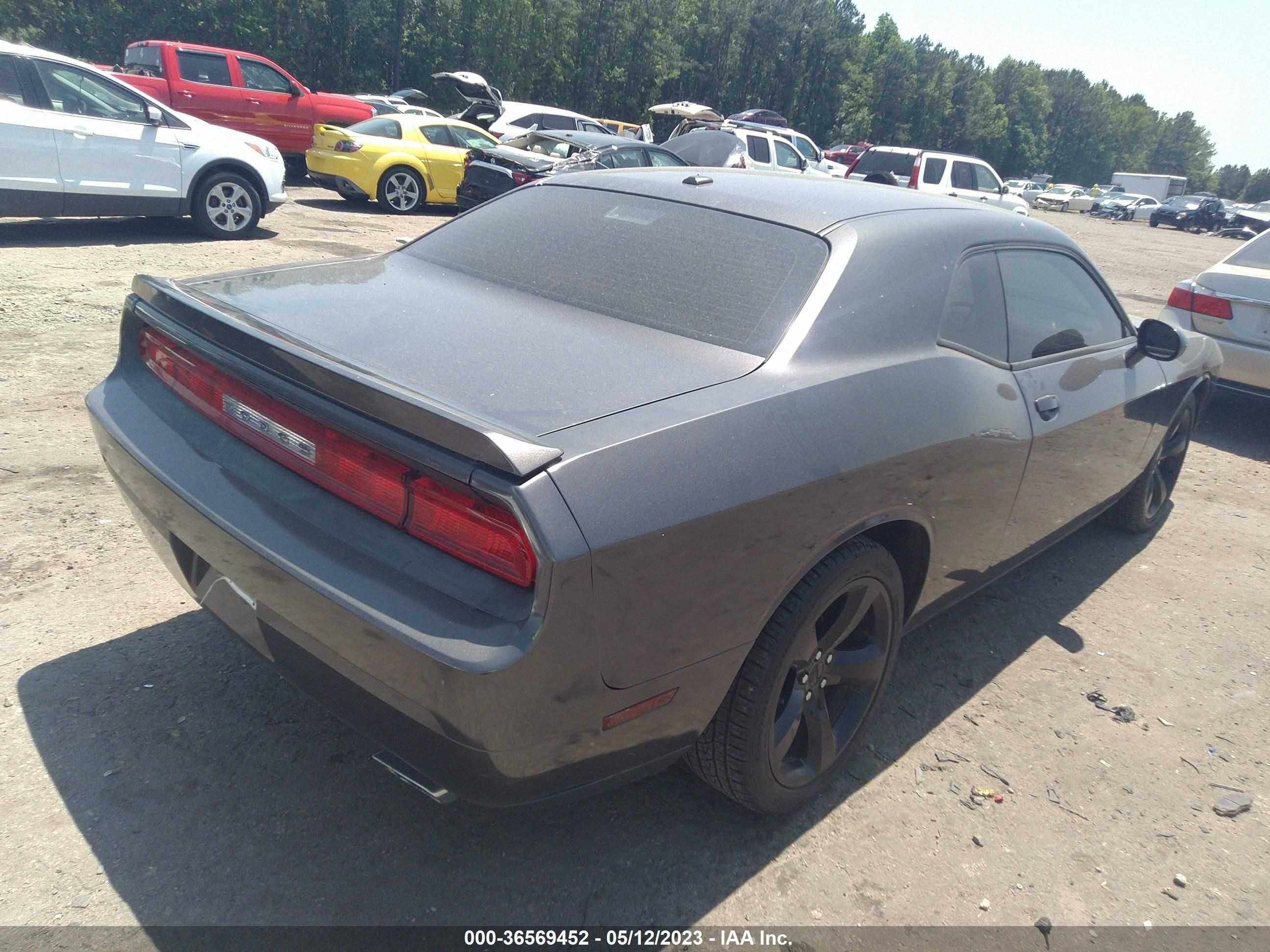 Photo 3 VIN: 2C3CDYAG5DH641758 - DODGE CHALLENGER 