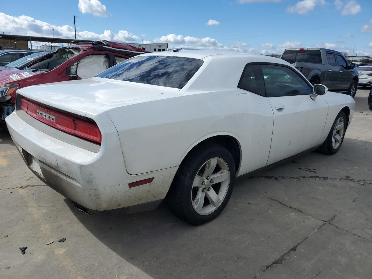 Photo 2 VIN: 2C3CDYAG5EH214825 - DODGE CHALLENGER 