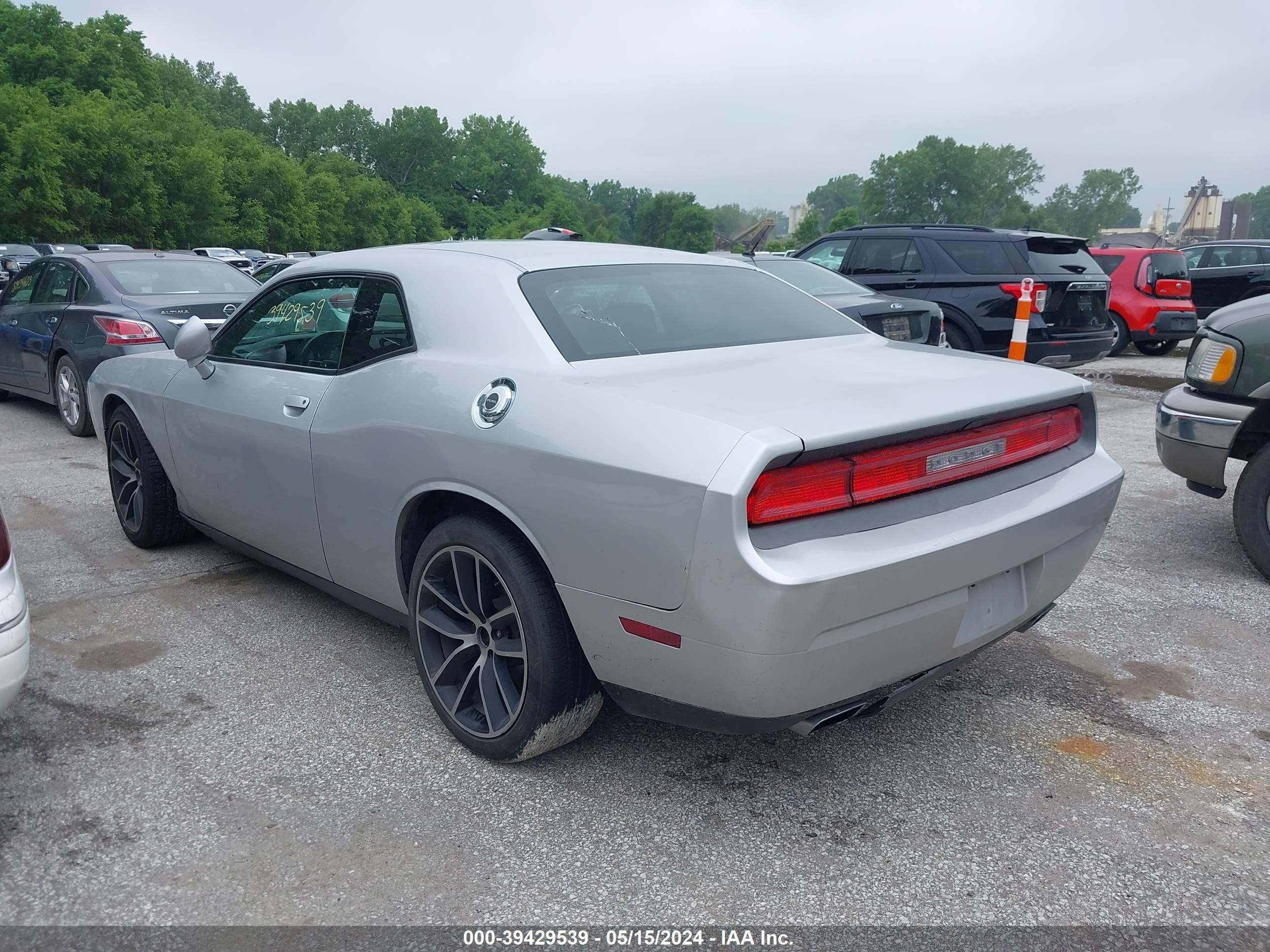 Photo 2 VIN: 2C3CDYAG6CH131417 - DODGE CHALLENGER 