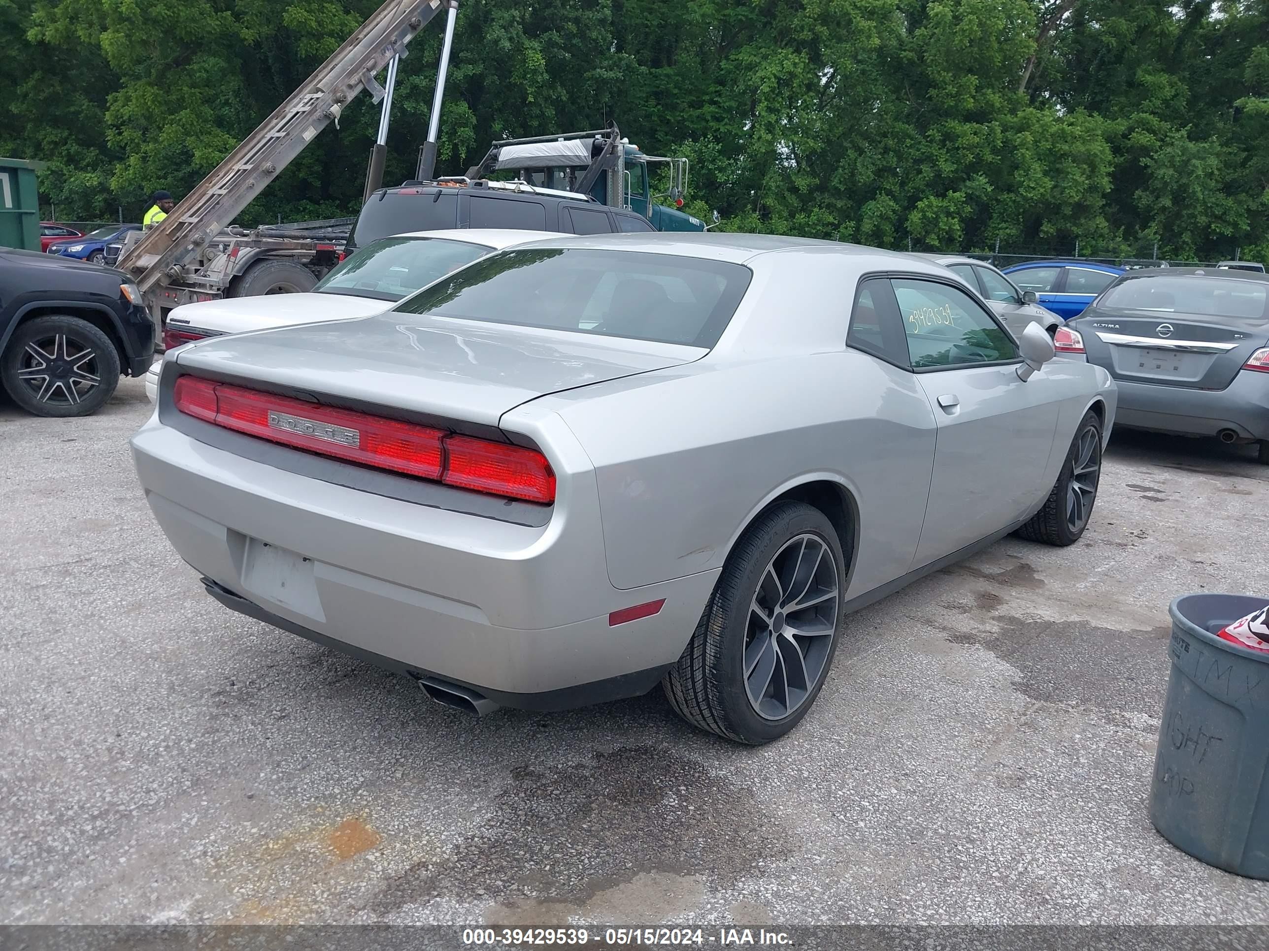 Photo 3 VIN: 2C3CDYAG6CH131417 - DODGE CHALLENGER 