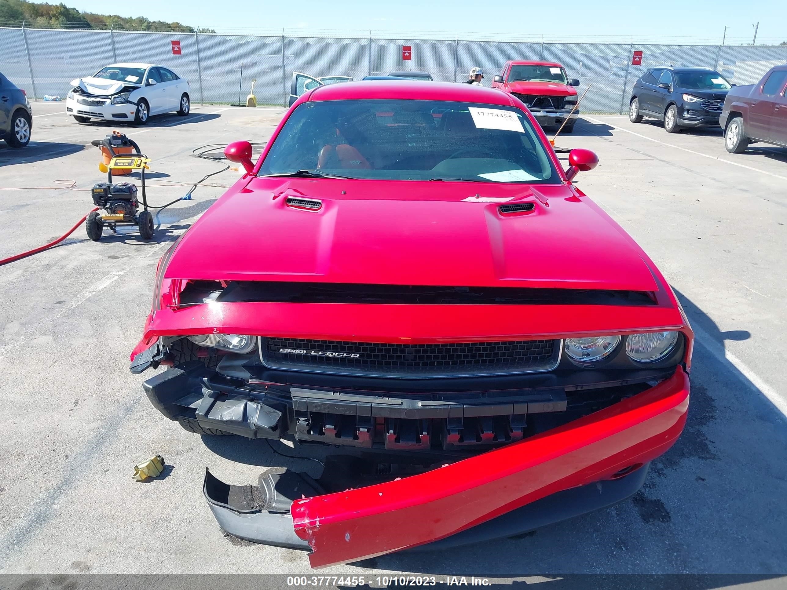 Photo 11 VIN: 2C3CDYAG7CH246608 - DODGE CHALLENGER 