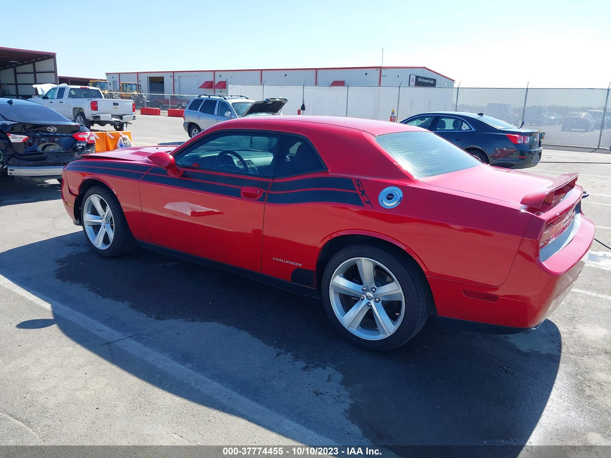 Photo 2 VIN: 2C3CDYAG7CH246608 - DODGE CHALLENGER 