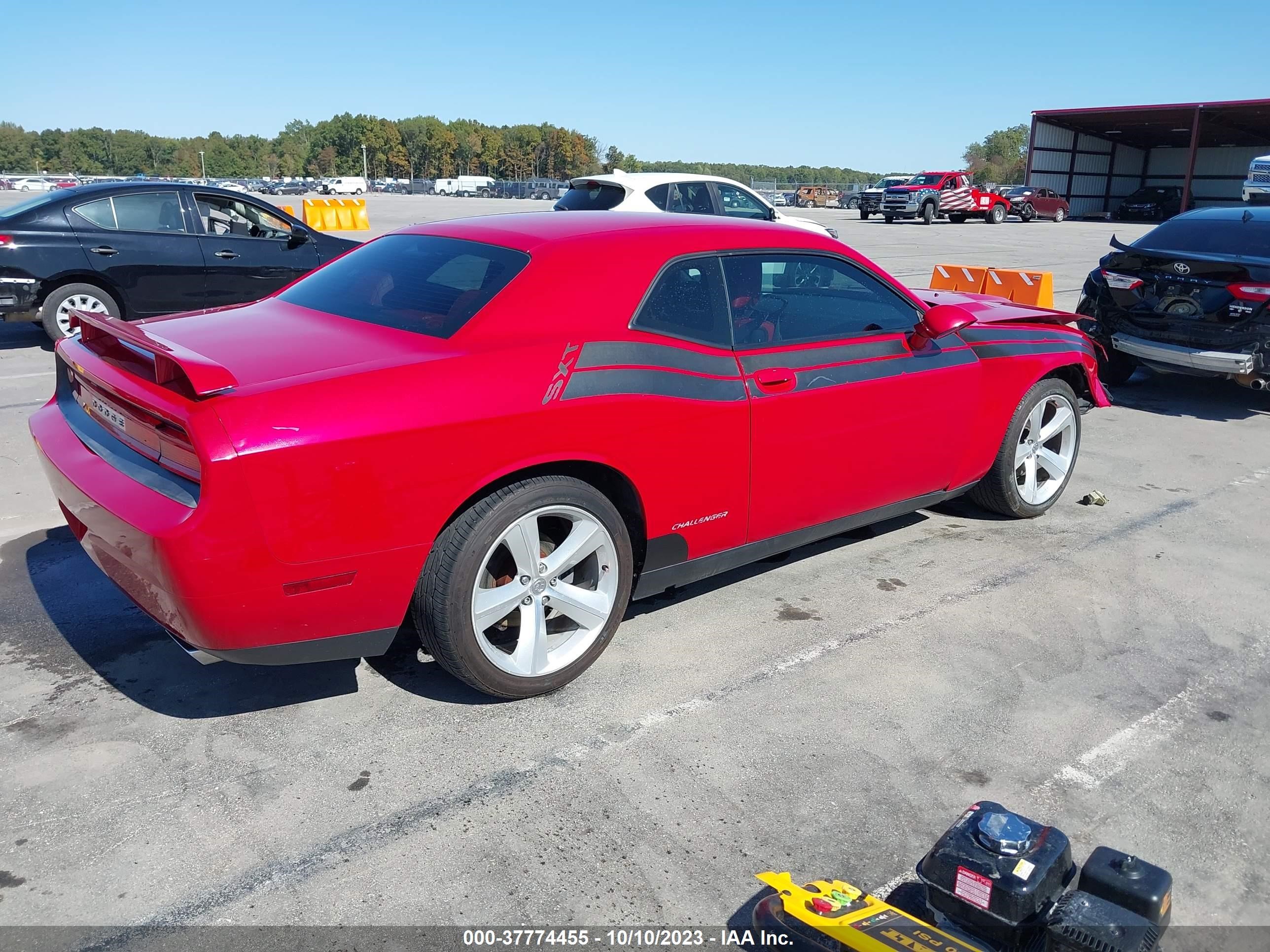 Photo 3 VIN: 2C3CDYAG7CH246608 - DODGE CHALLENGER 