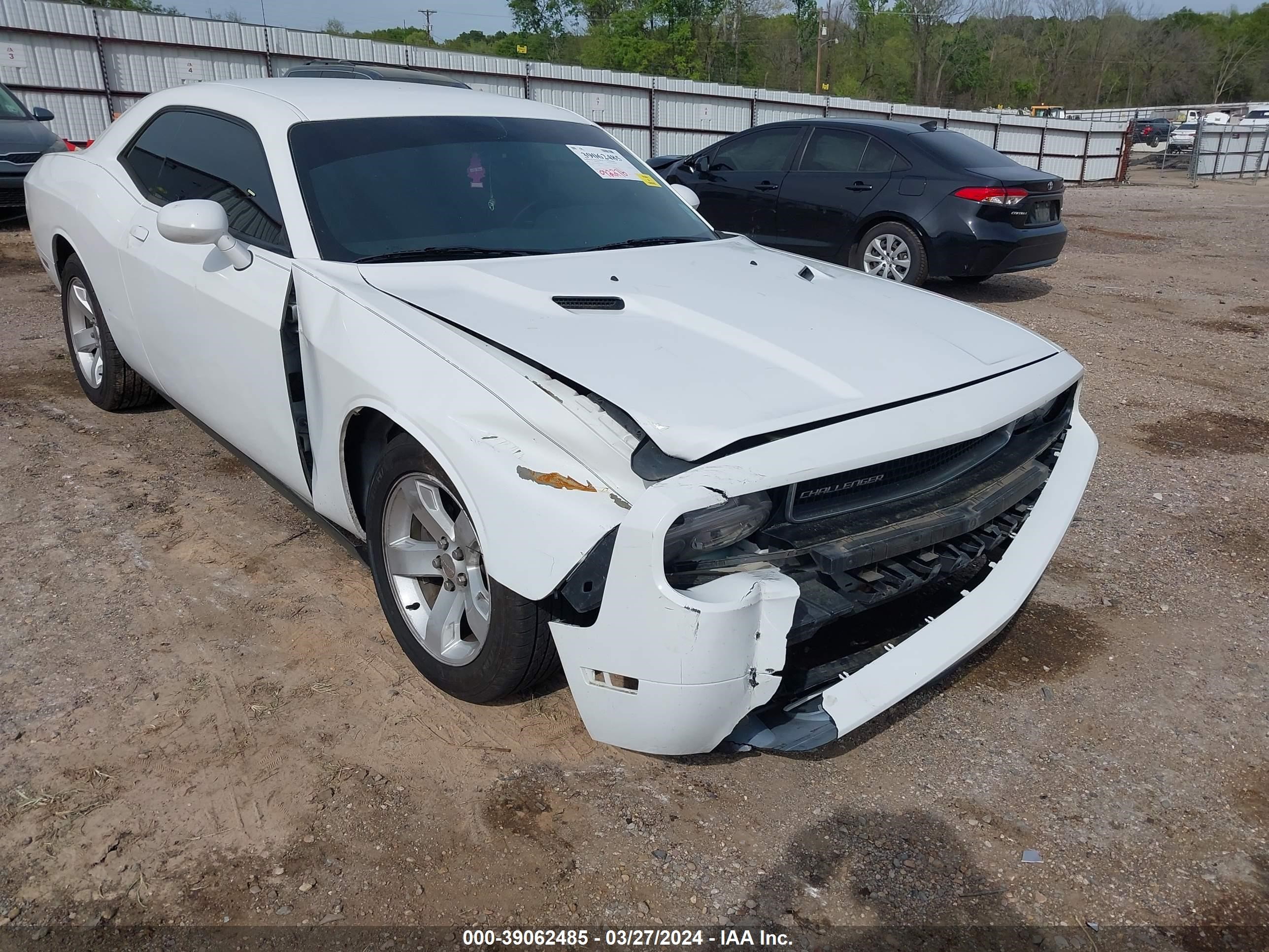 Photo 11 VIN: 2C3CDYAG7DH530497 - DODGE CHALLENGER 