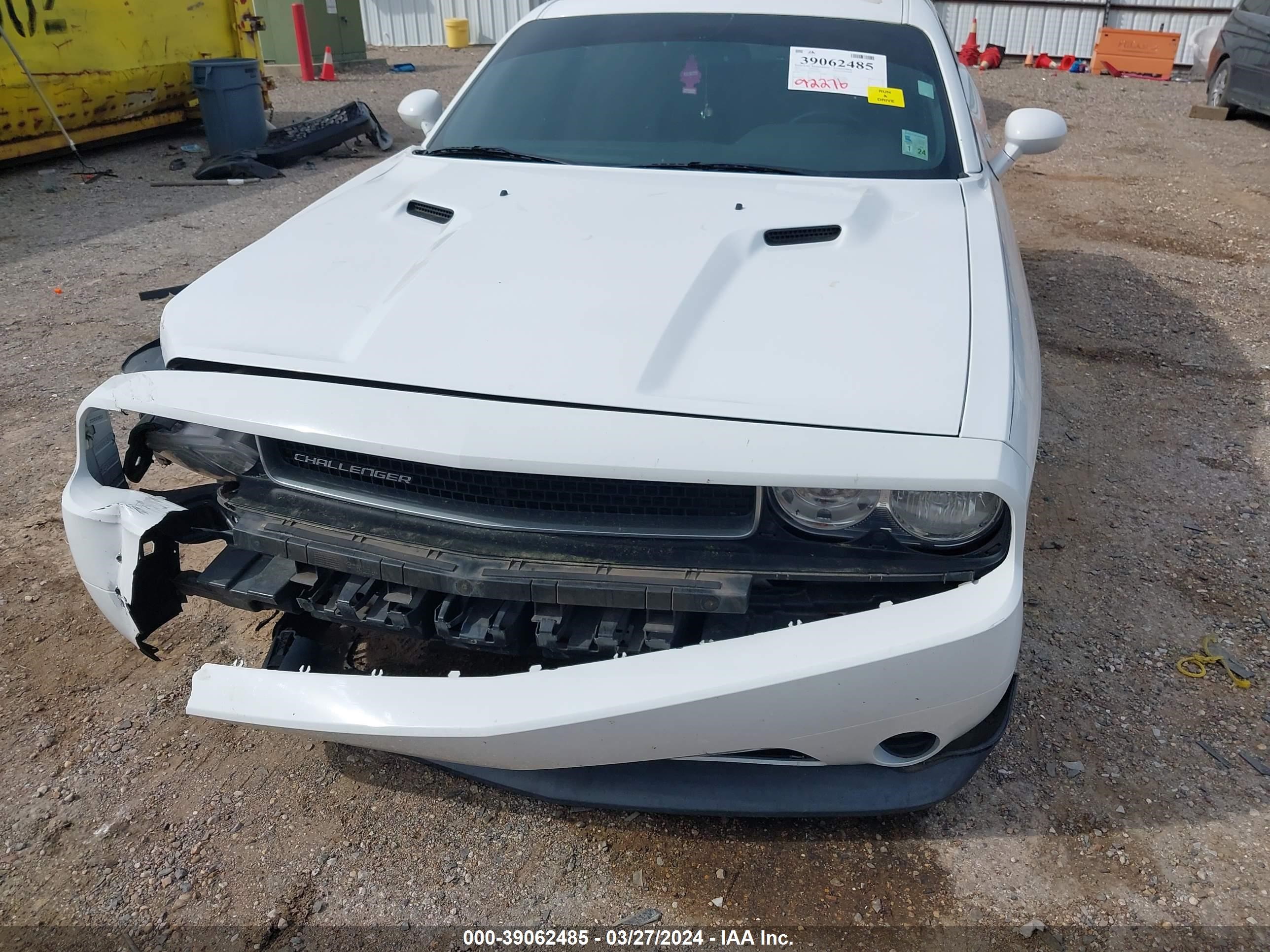 Photo 14 VIN: 2C3CDYAG7DH530497 - DODGE CHALLENGER 