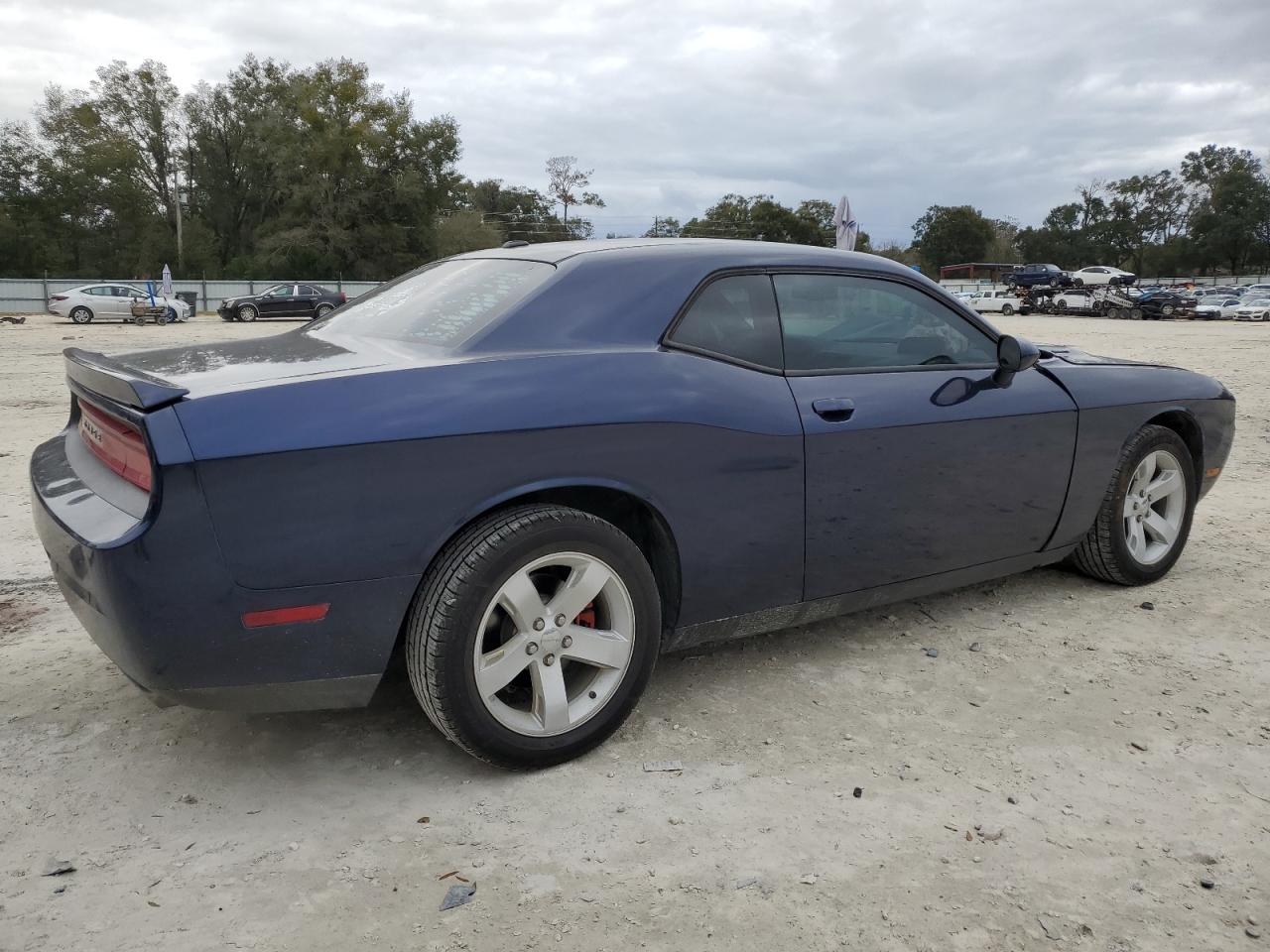 Photo 2 VIN: 2C3CDYAG7DH601228 - DODGE CHALLENGER 