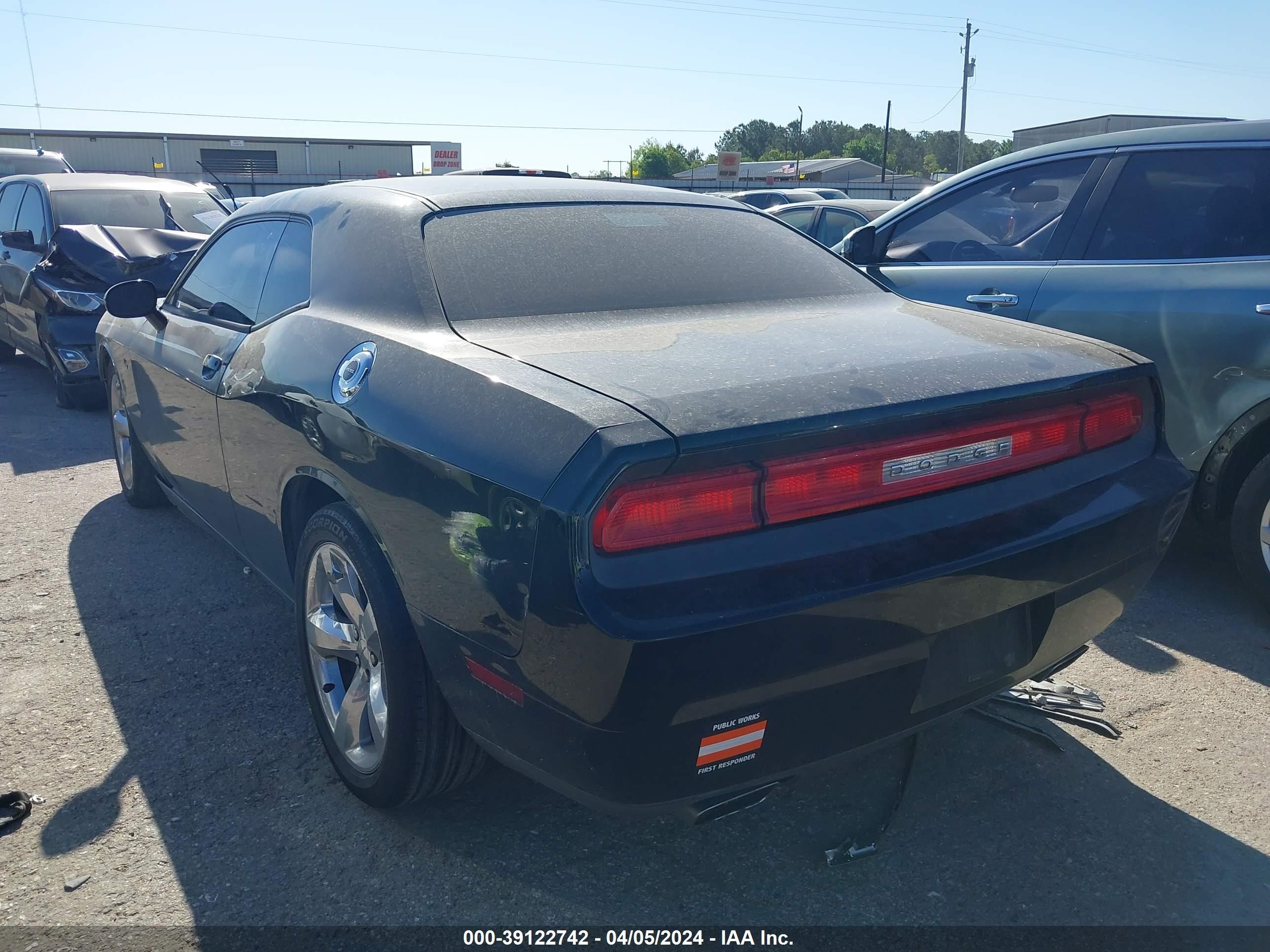 Photo 2 VIN: 2C3CDYAG7EH267025 - DODGE CHALLENGER 