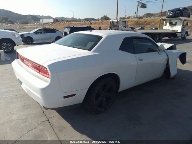 Photo 3 VIN: 2C3CDYAG7EH302937 - DODGE CHALLENGER 