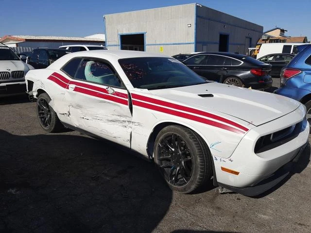 Photo 3 VIN: 2C3CDYAG8CH257732 - DODGE CHALLENGER 