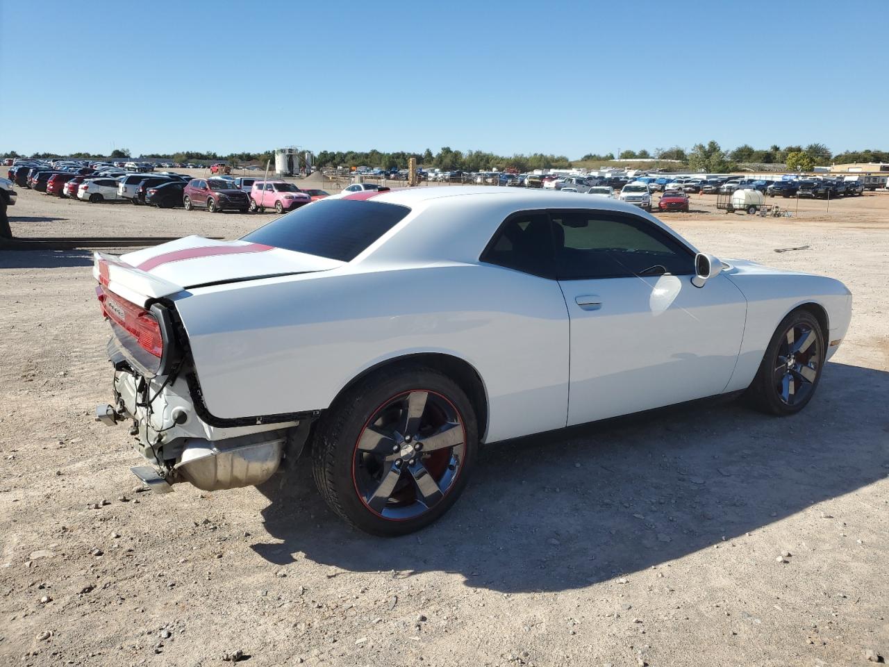 Photo 2 VIN: 2C3CDYAG8DH501509 - DODGE CHALLENGER 