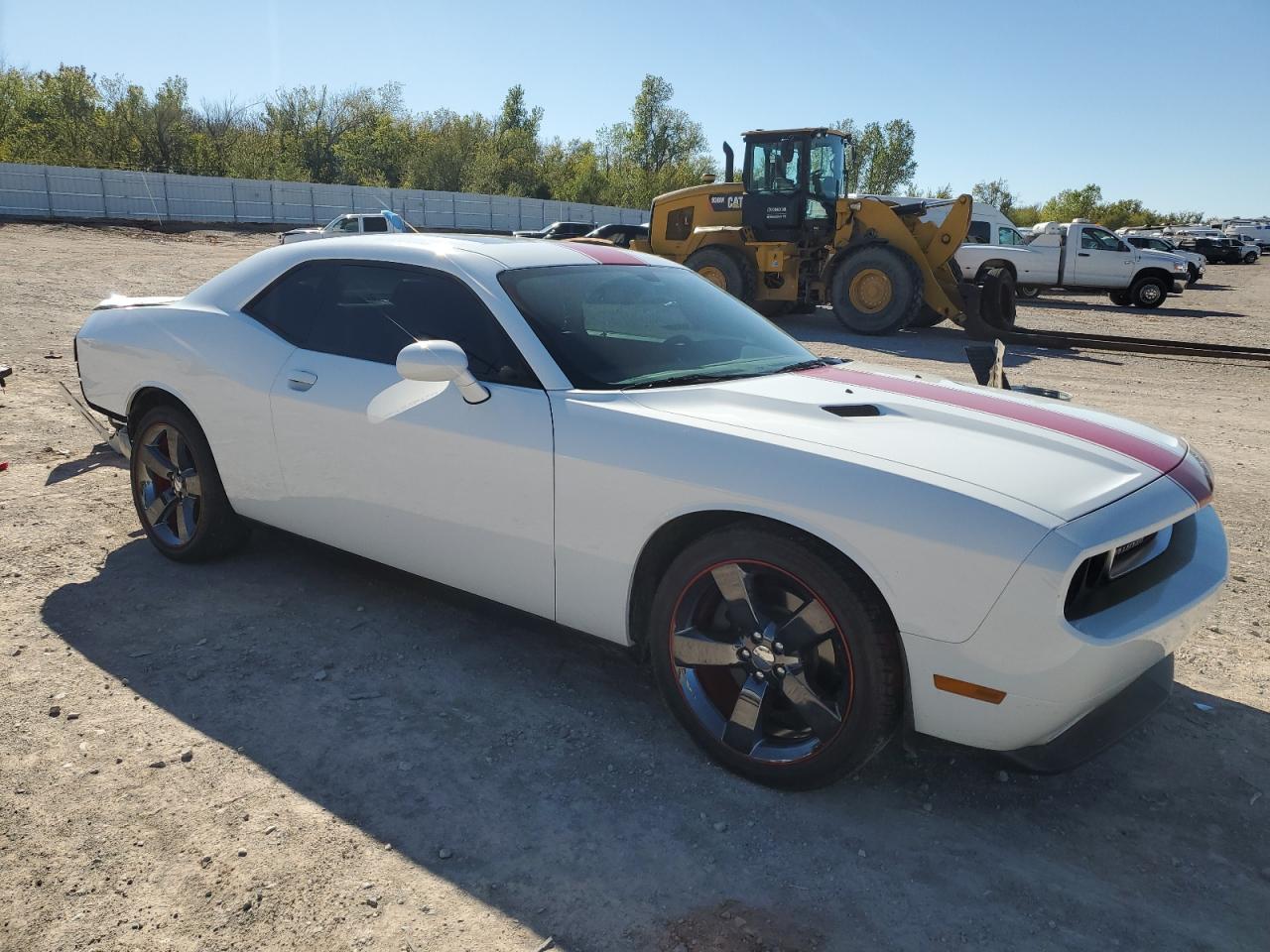 Photo 3 VIN: 2C3CDYAG8DH501509 - DODGE CHALLENGER 