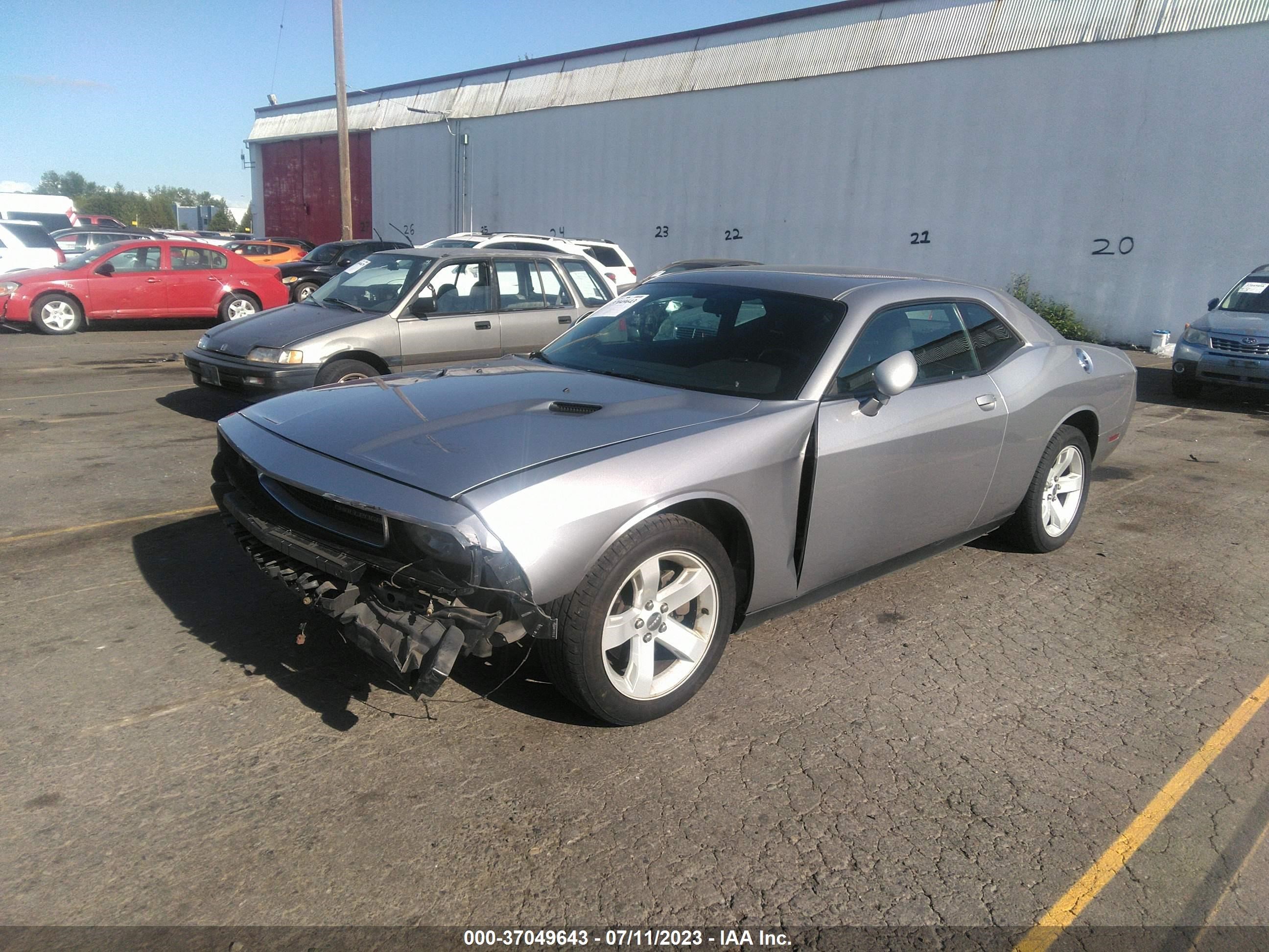 Photo 1 VIN: 2C3CDYAG8DH665939 - DODGE CHALLENGER 