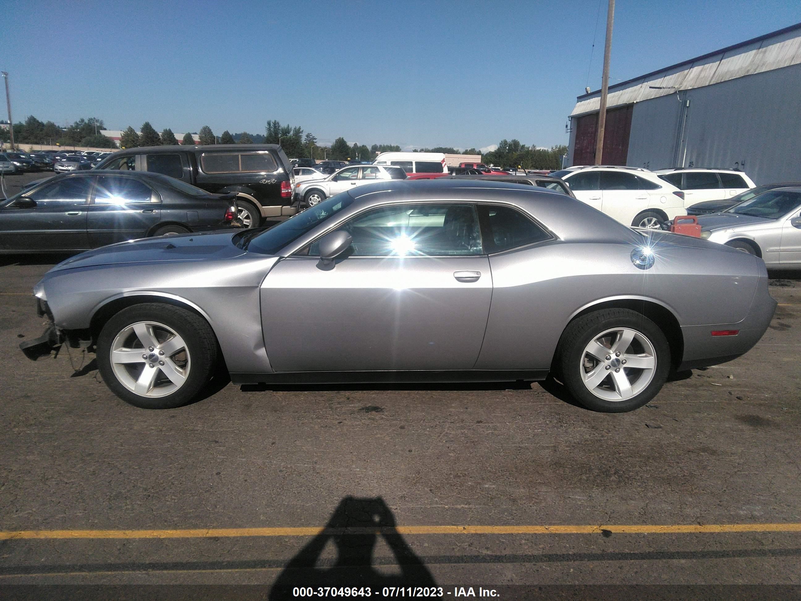 Photo 13 VIN: 2C3CDYAG8DH665939 - DODGE CHALLENGER 