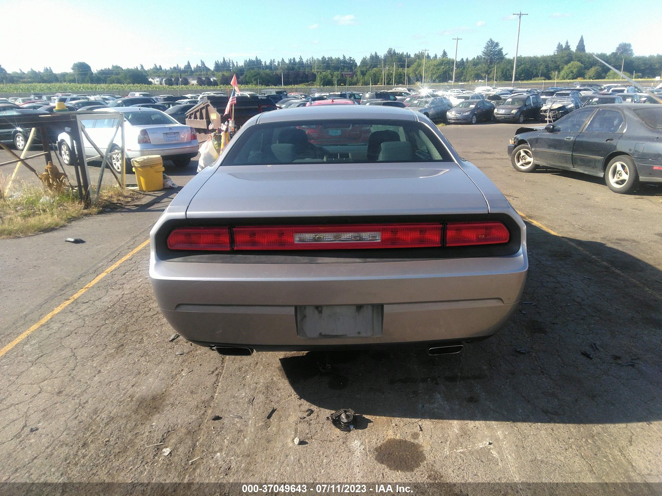 Photo 15 VIN: 2C3CDYAG8DH665939 - DODGE CHALLENGER 