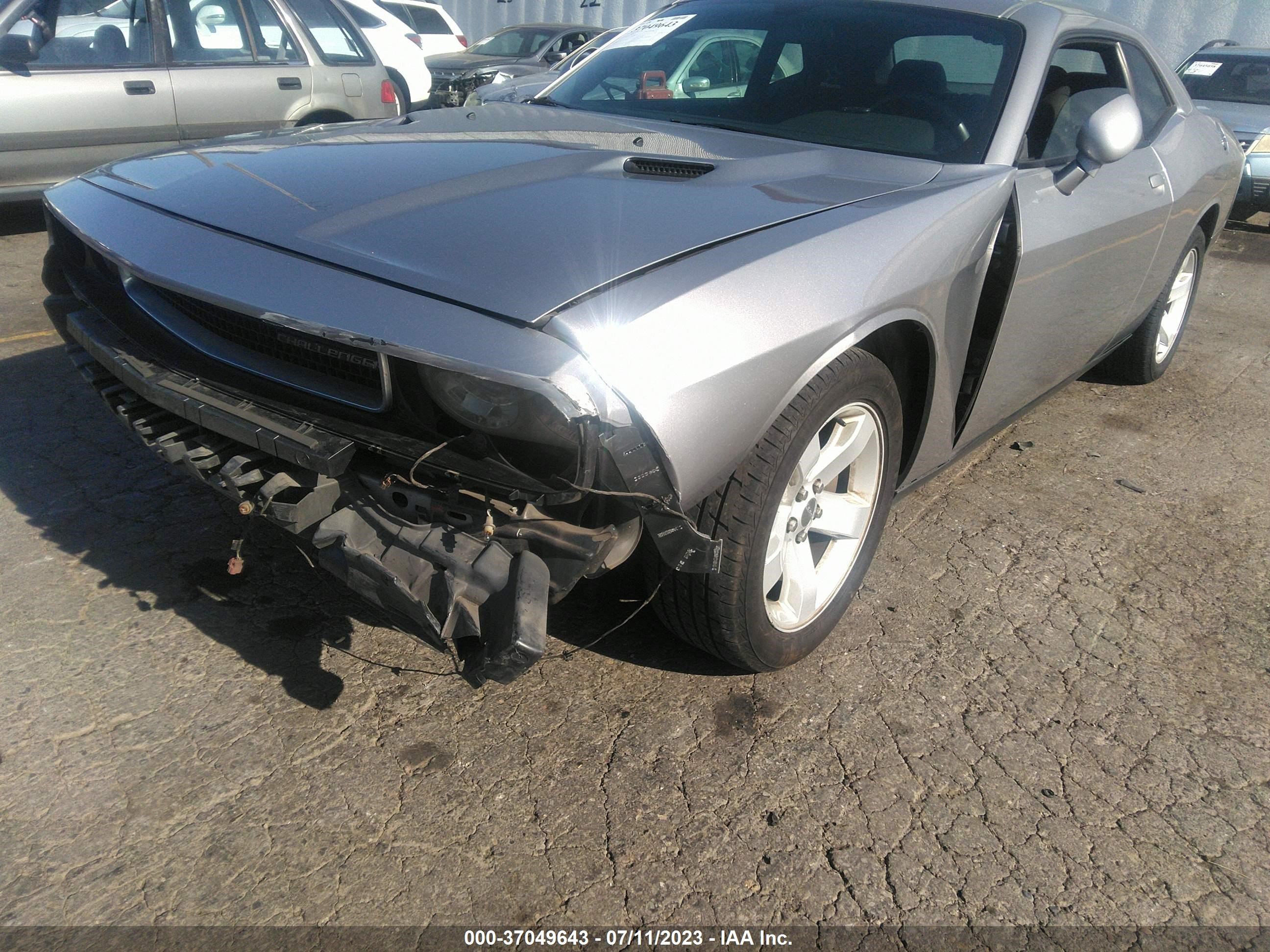 Photo 5 VIN: 2C3CDYAG8DH665939 - DODGE CHALLENGER 