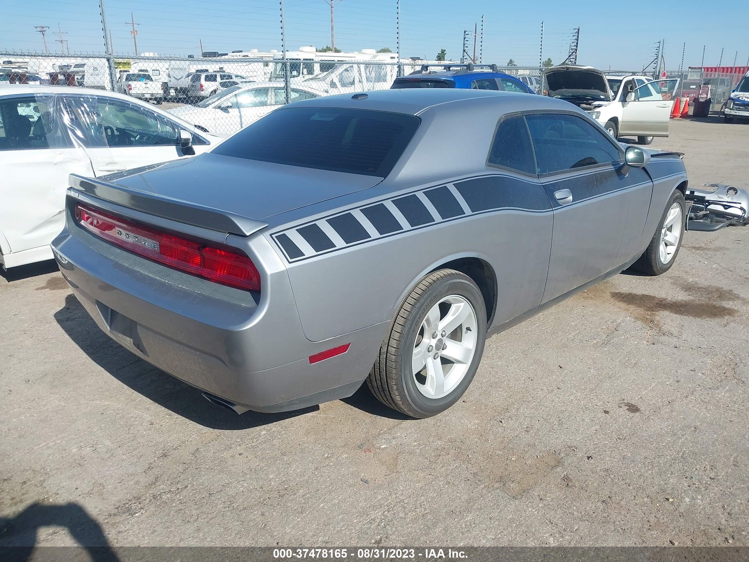 Photo 3 VIN: 2C3CDYAG8EH270080 - DODGE CHALLENGER 