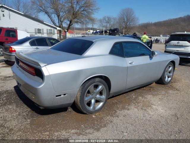 Photo 3 VIN: 2C3CDYAG9CH153640 - DODGE CHALLENGER 