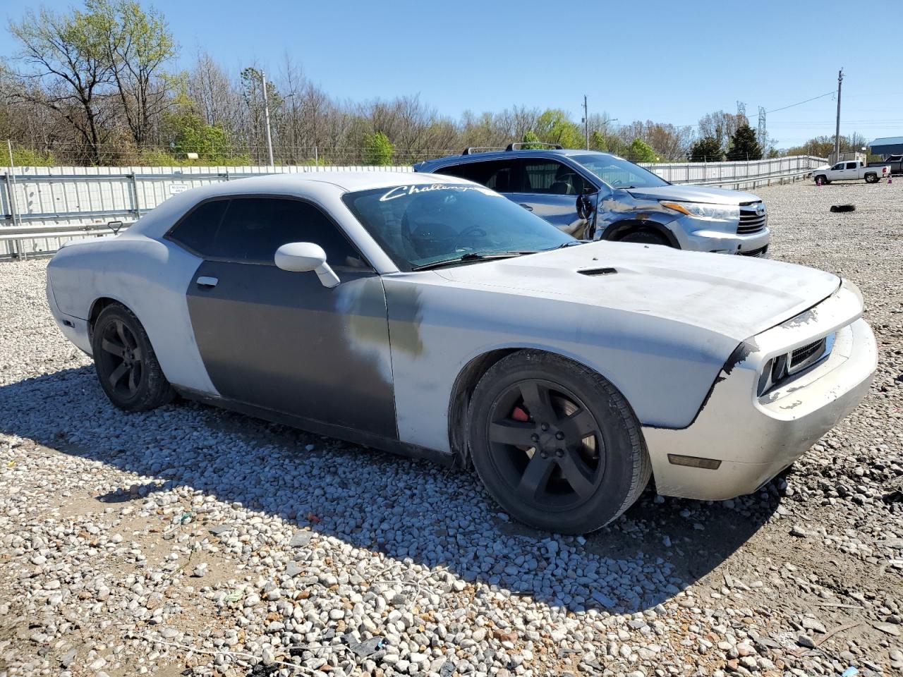 Photo 3 VIN: 2C3CDYAG9DH674973 - DODGE CHALLENGER 