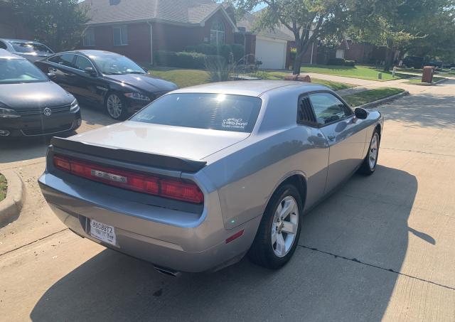 Photo 3 VIN: 2C3CDYAG9DH704943 - DODGE CHALLENGER 