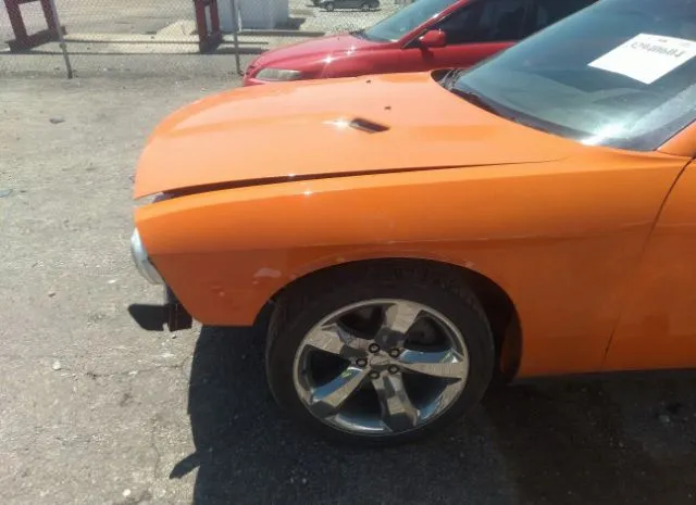 Photo 5 VIN: 2C3CDYAG9EH142527 - DODGE CHALLENGER 