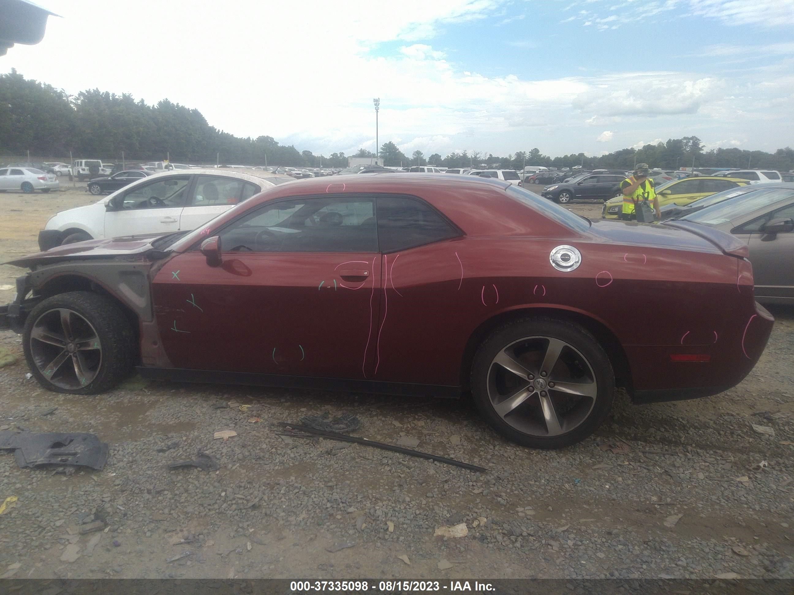 Photo 13 VIN: 2C3CDYAG9EH310800 - DODGE CHALLENGER 