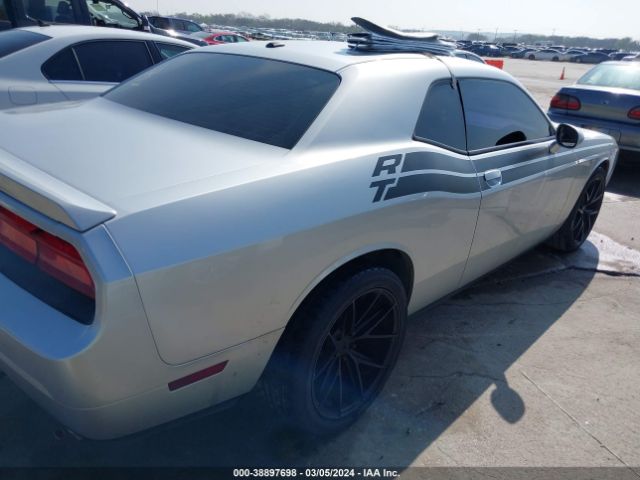 Photo 3 VIN: 2C3CDYBT0CH208472 - DODGE CHALLENGER 